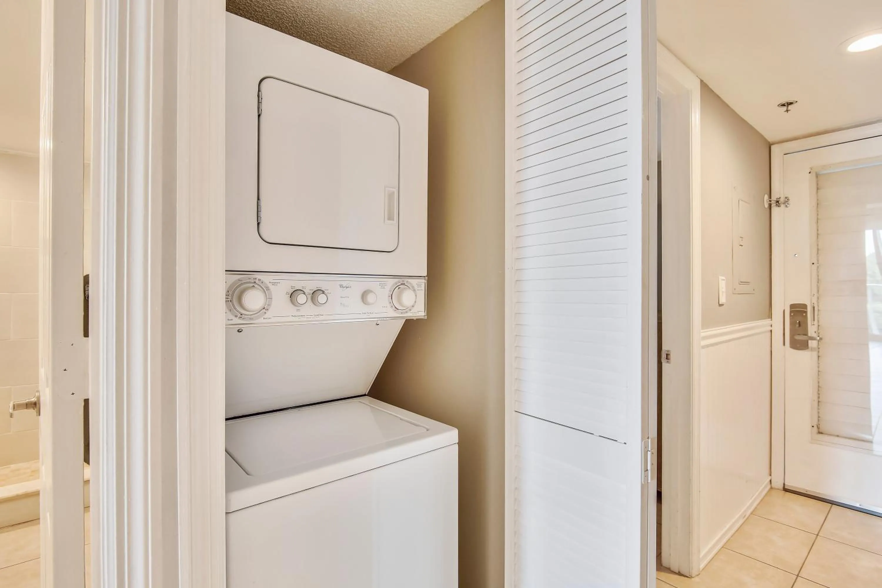 washing machine in Ocean Pointe Suites at Key Largo
