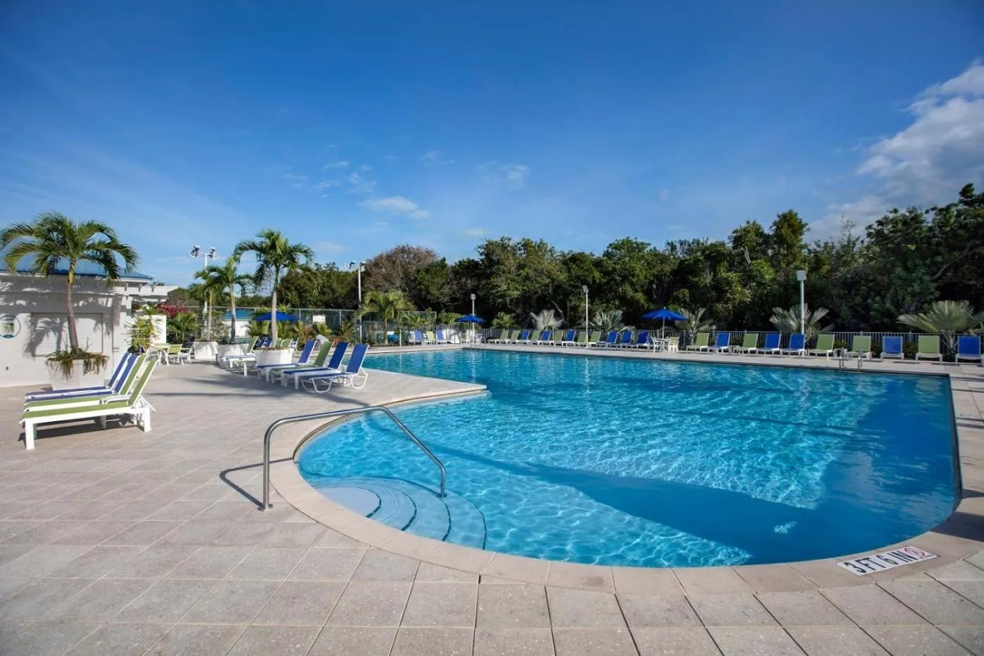 Swimming pool in Ocean Pointe Suites at Key Largo