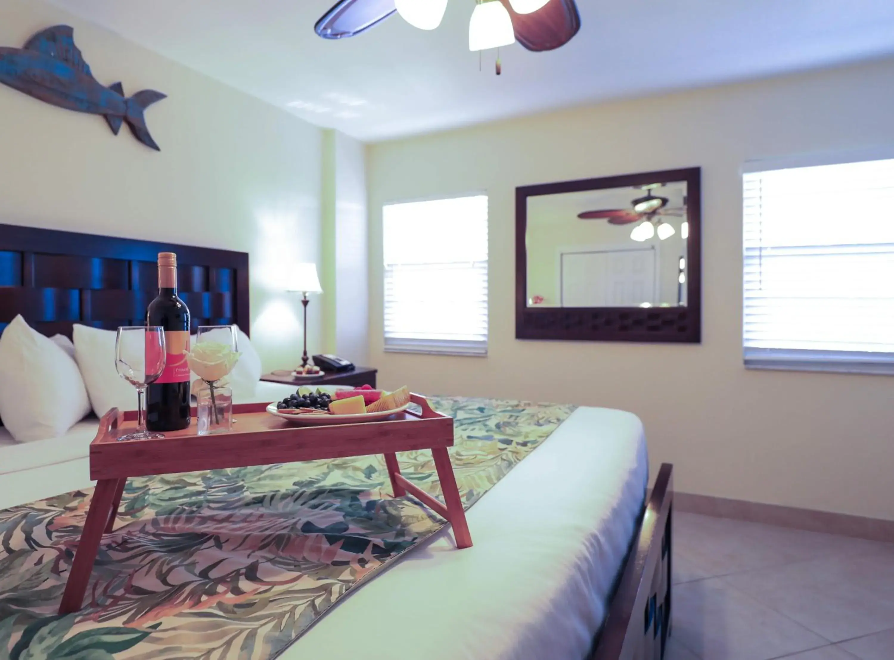 Standard One-Bedroom Suite with Partial Ocean View in Ocean Pointe Suites at Key Largo Standard One-Bedroom Suite with Partial Ocean View in Ocean Pointe Suites at Key Largo