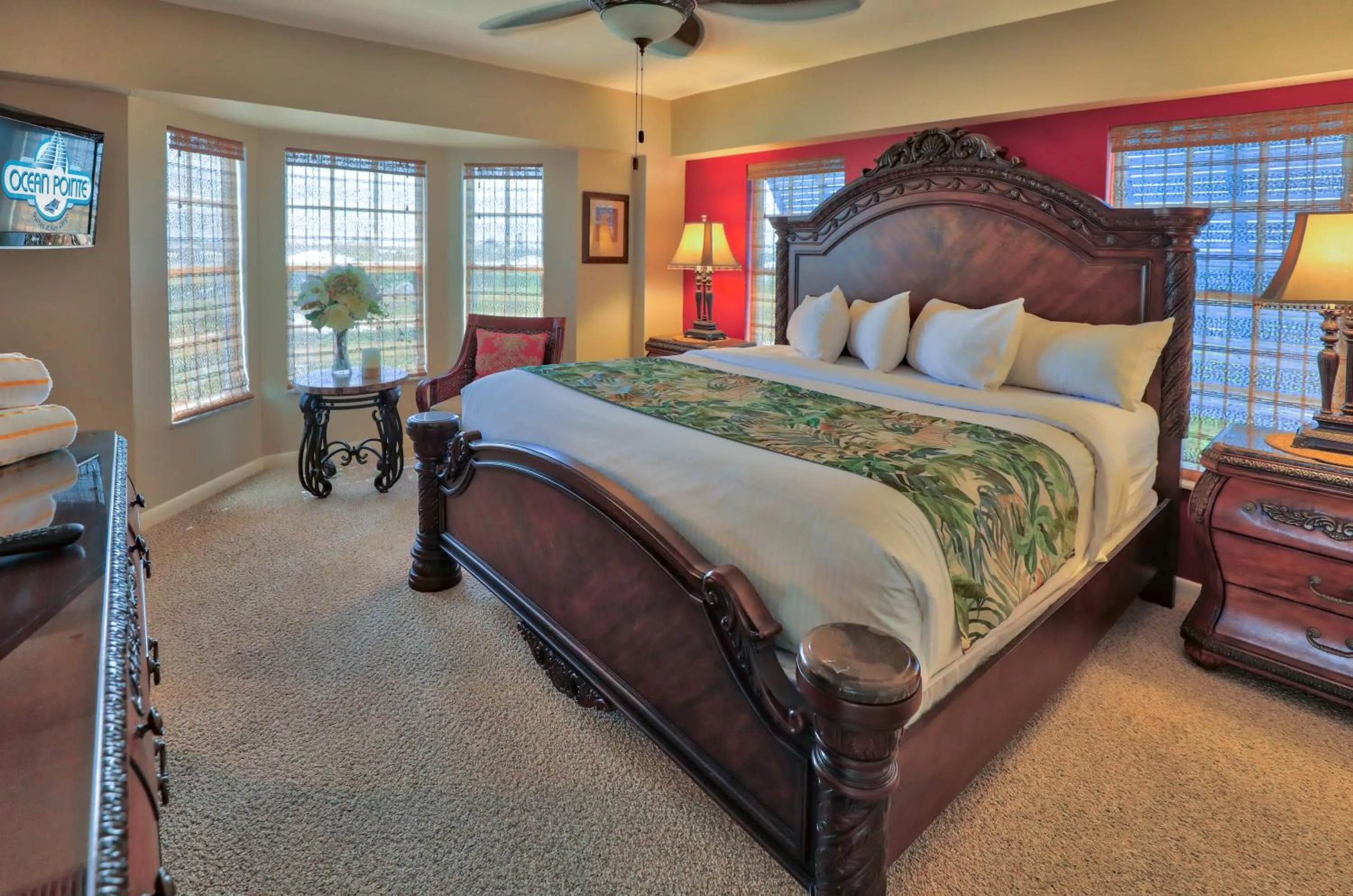 Bed in Ocean Pointe Suites at Key Largo