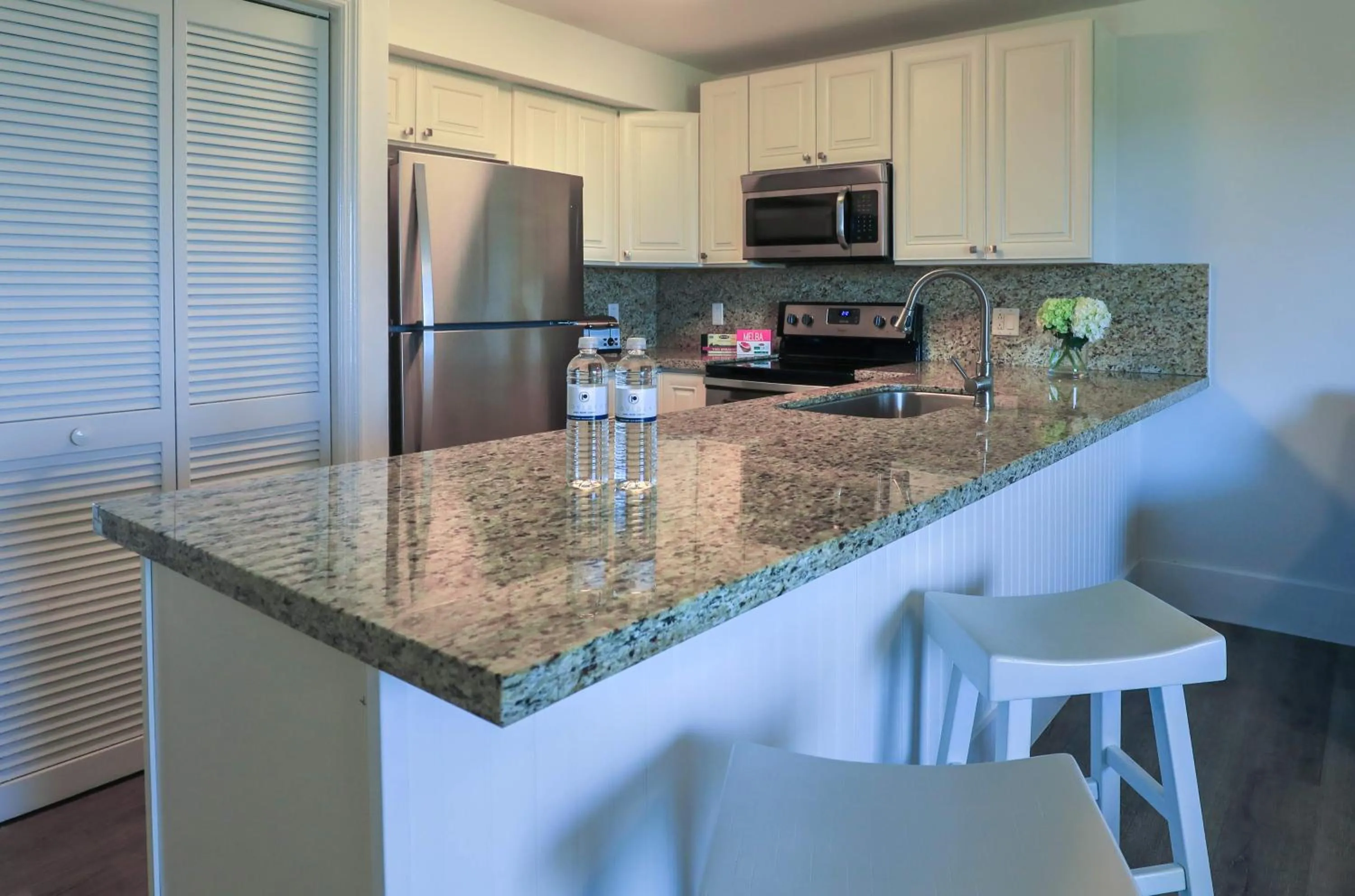 Kitchen or kitchenette in Ocean Pointe Suites at Key Largo