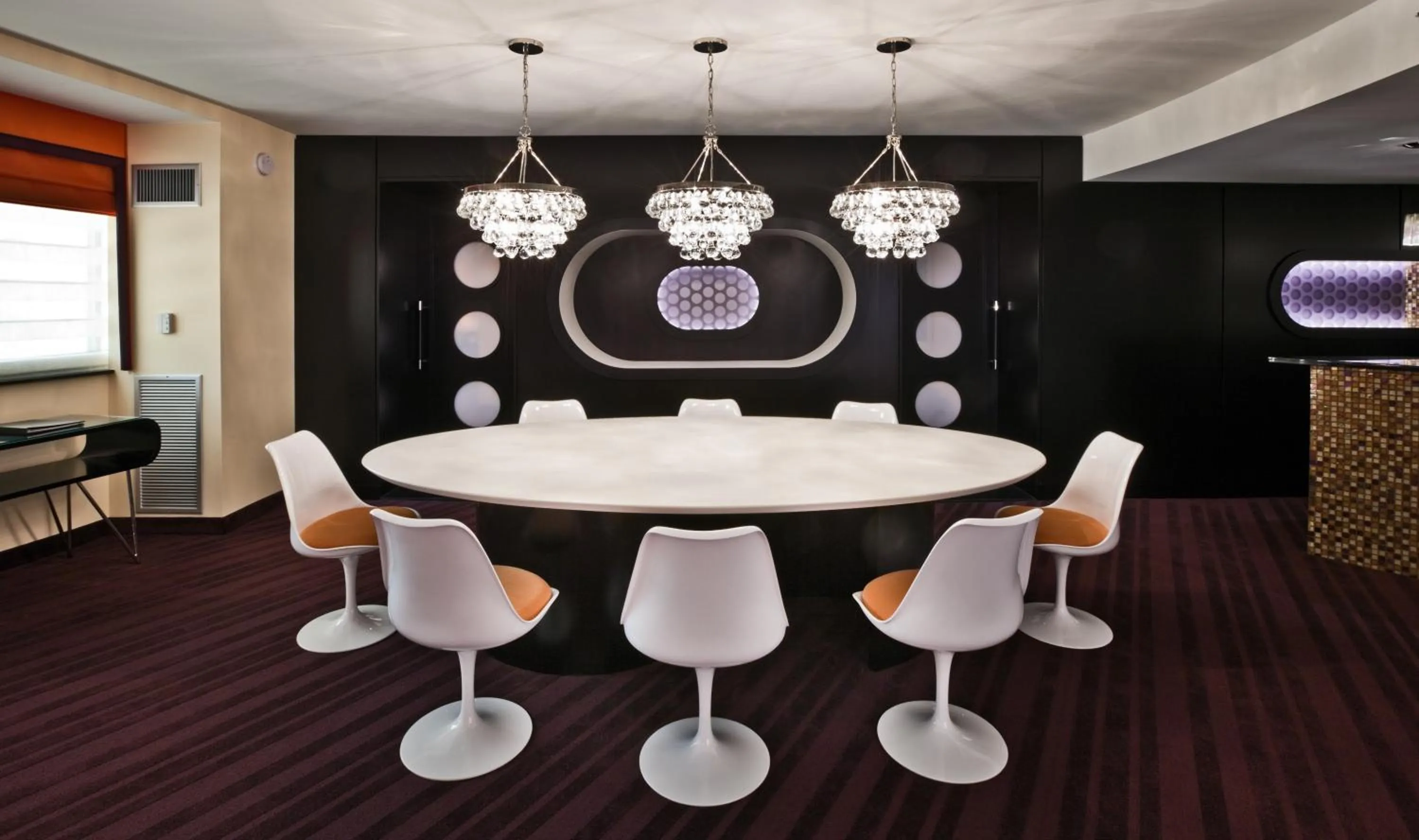 Dining area in Washington Plaza Hotel