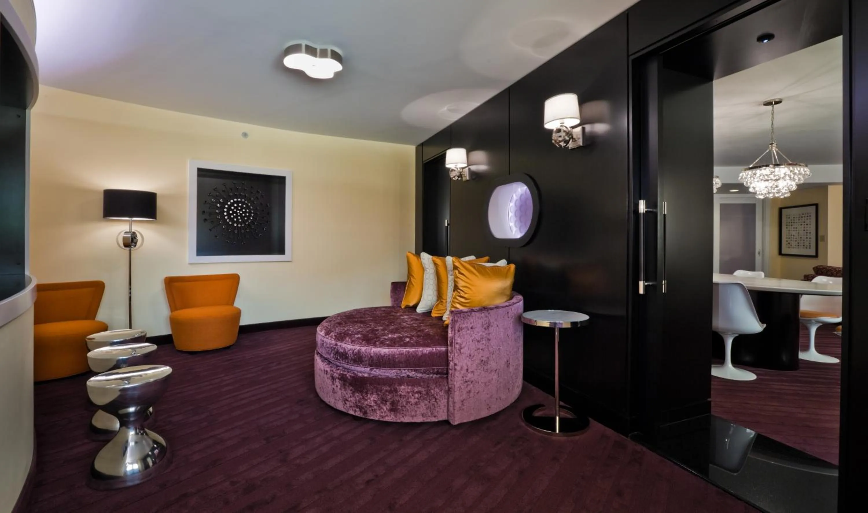 TV and multimedia in Washington Plaza Hotel