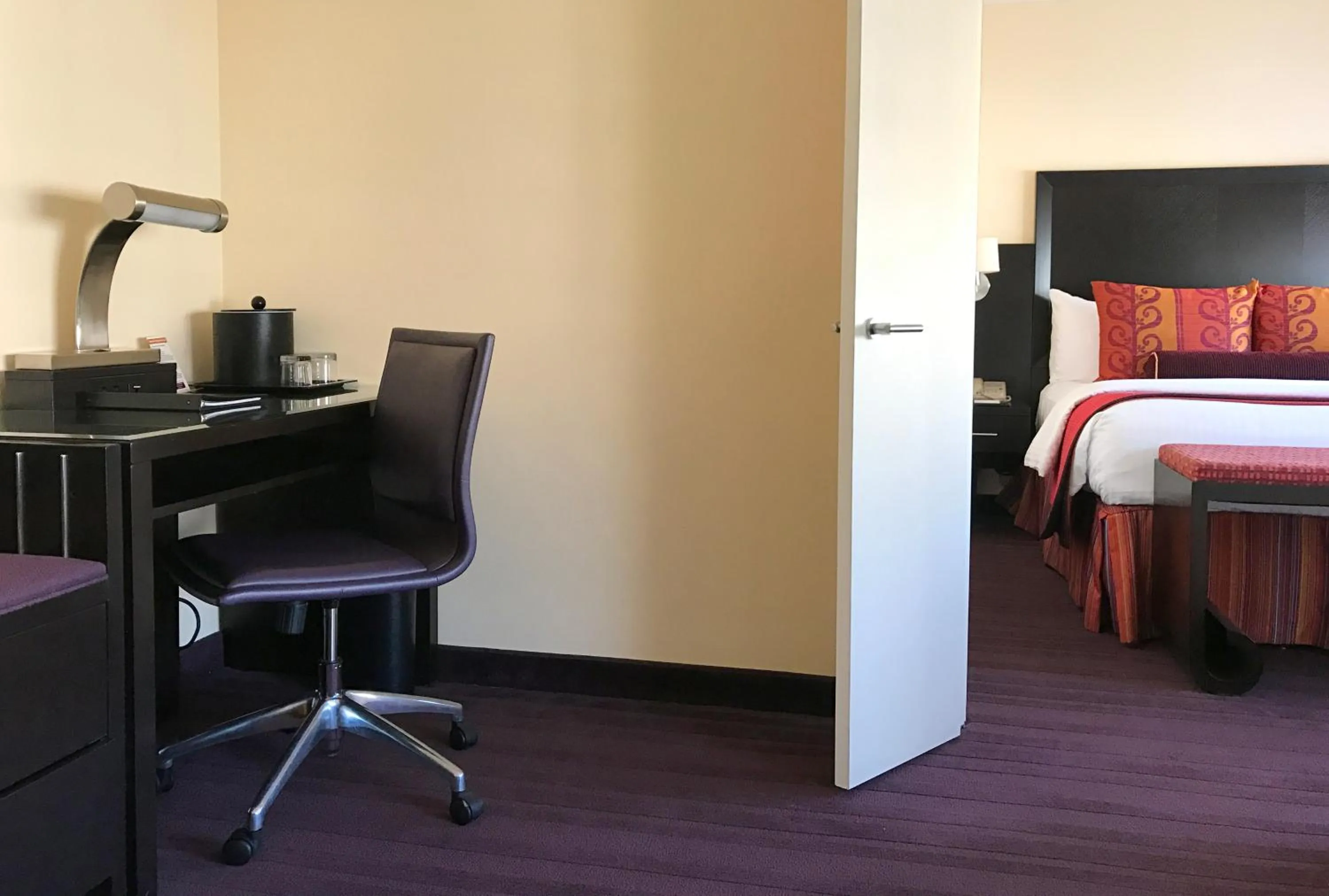 Area and facilities, Bed in Washington Plaza Hotel