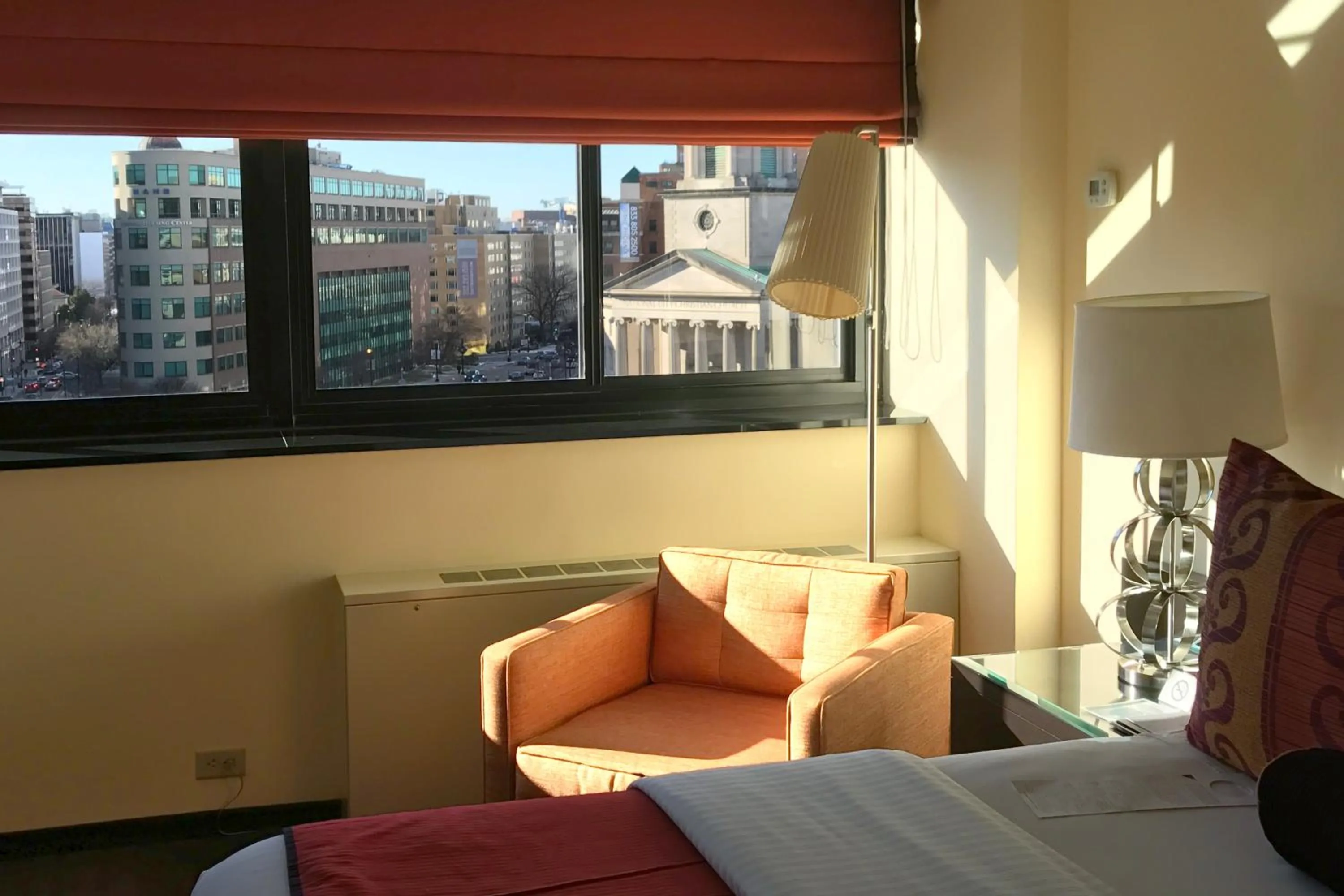 Seating area, Bed in Washington Plaza Hotel