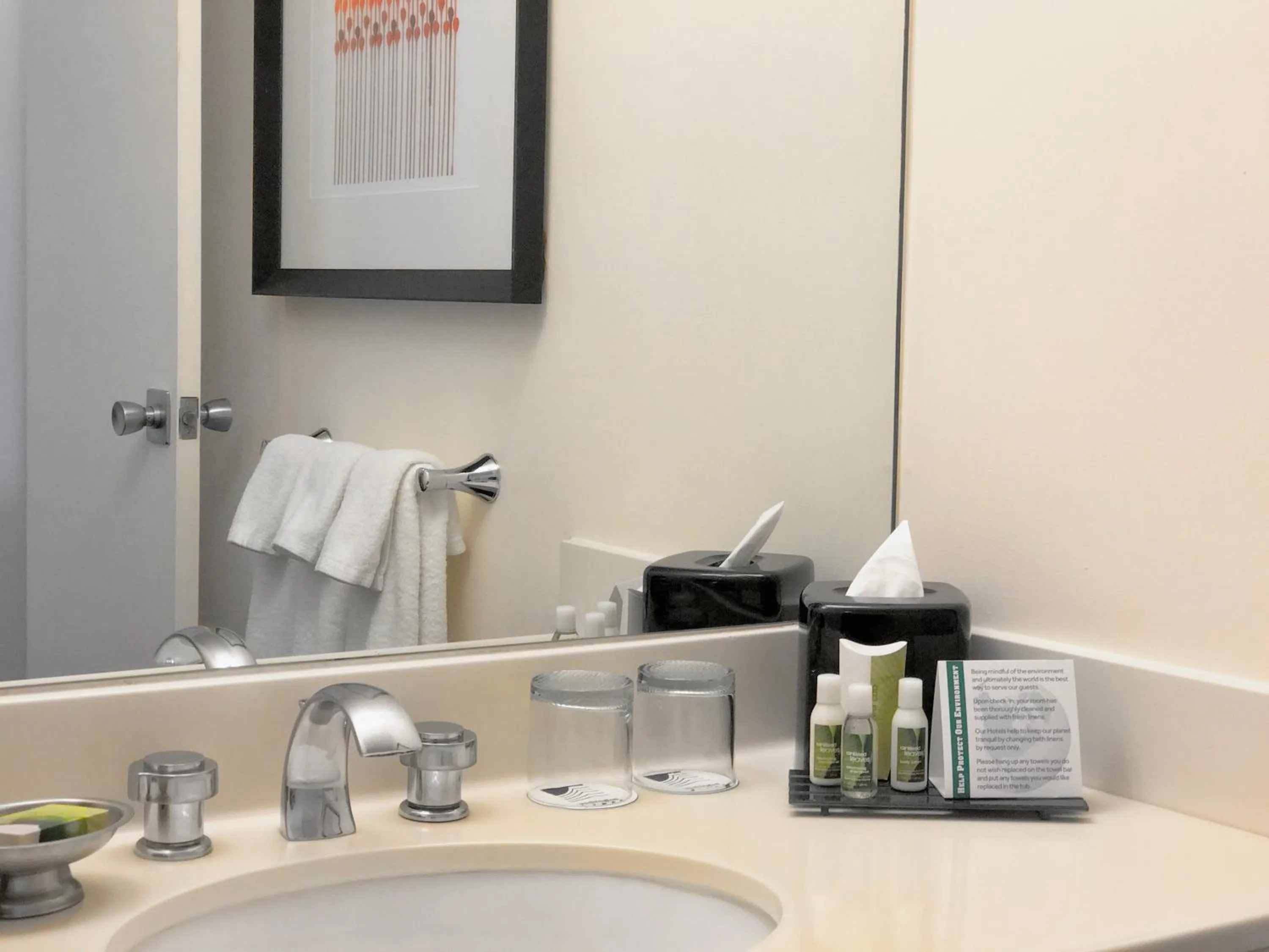 Bathroom in Washington Plaza Hotel