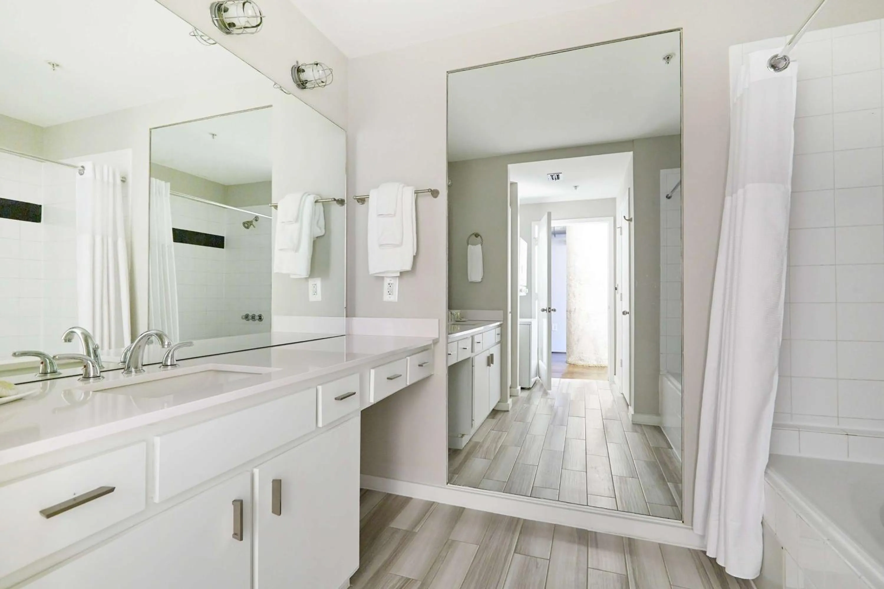 Bathroom in Sonder The Hogg Palace