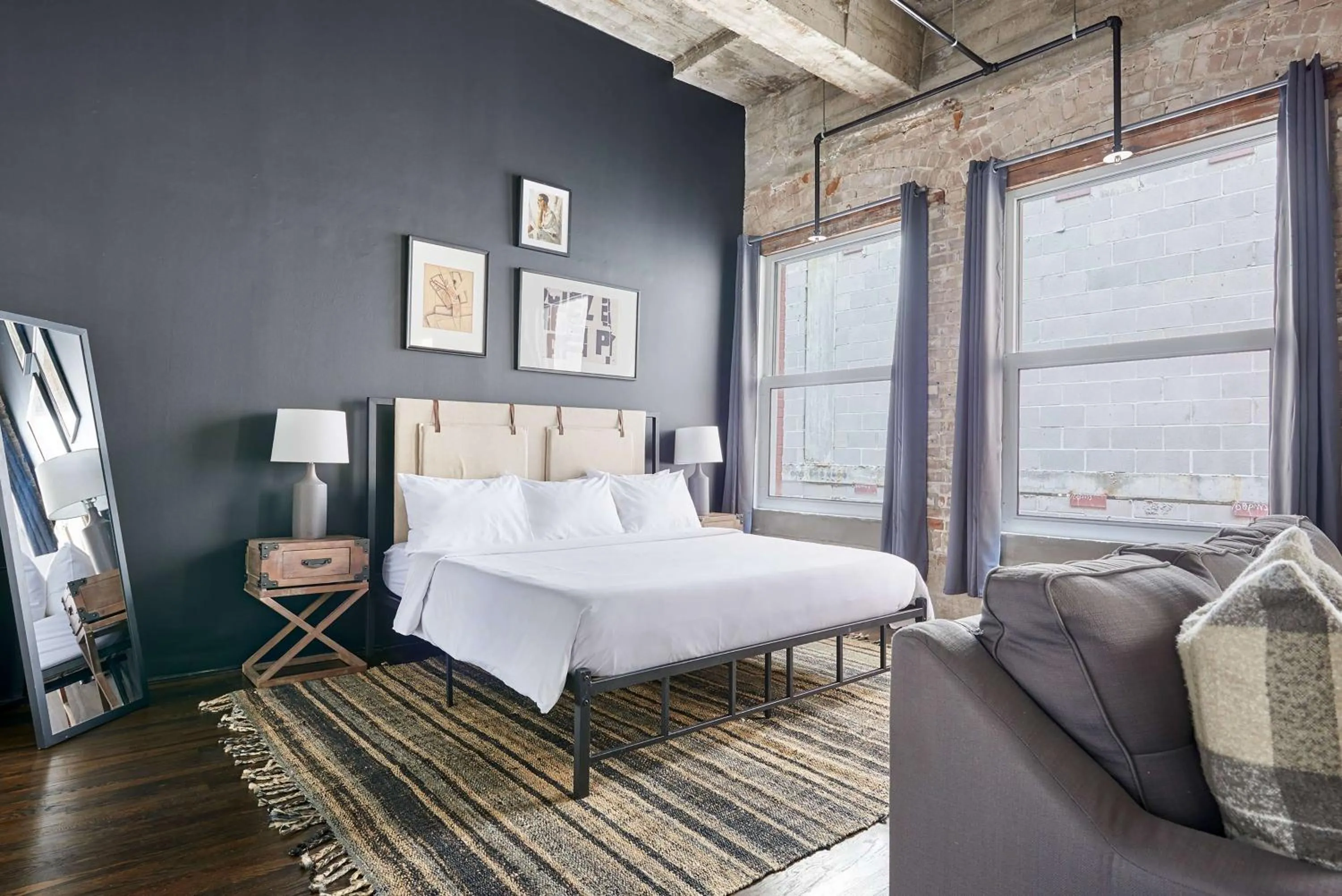 Photo of the whole room, Bed in Sonder The Hogg Palace