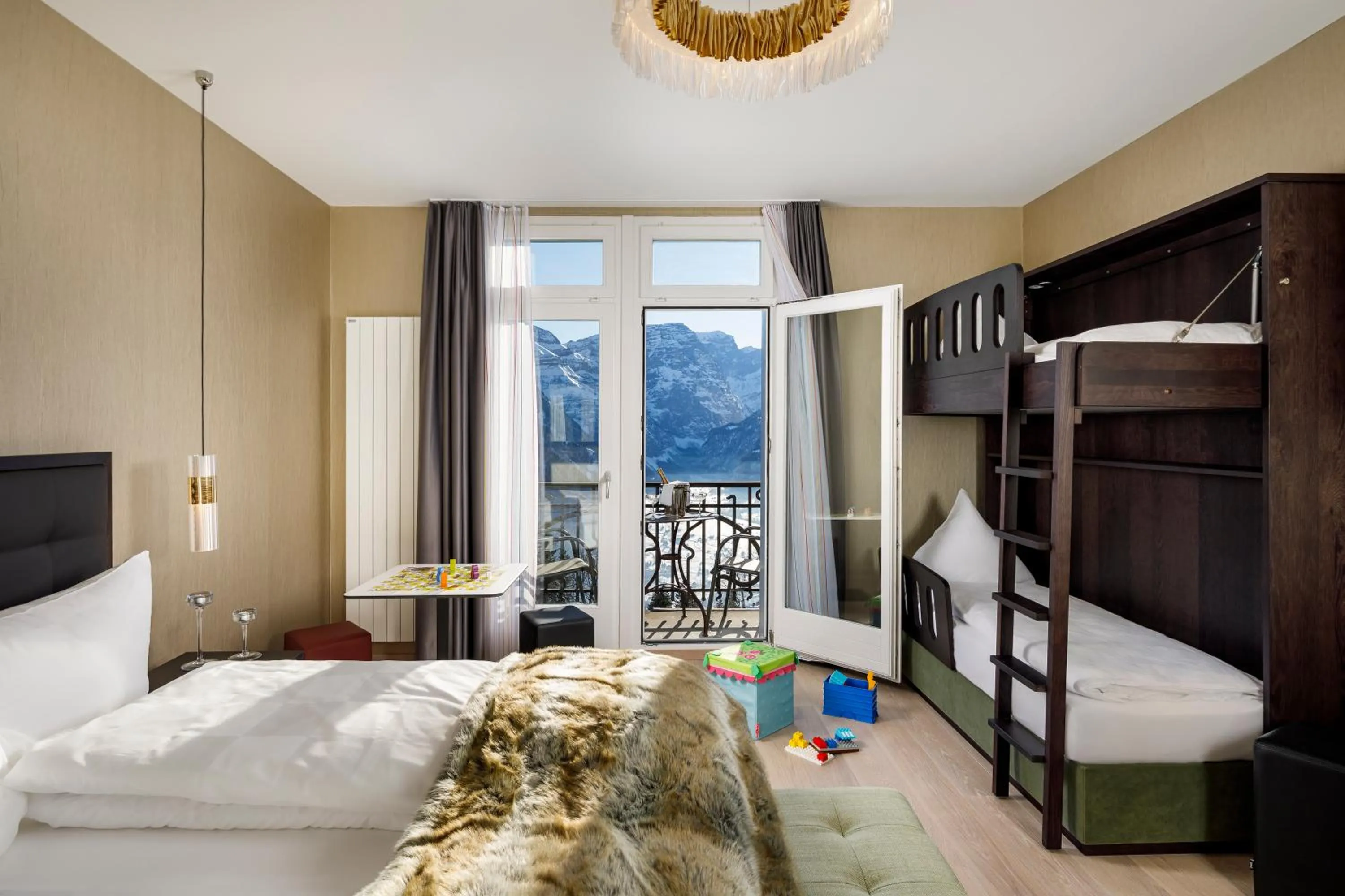 Photo of the whole room, Bed in Märchenhotel