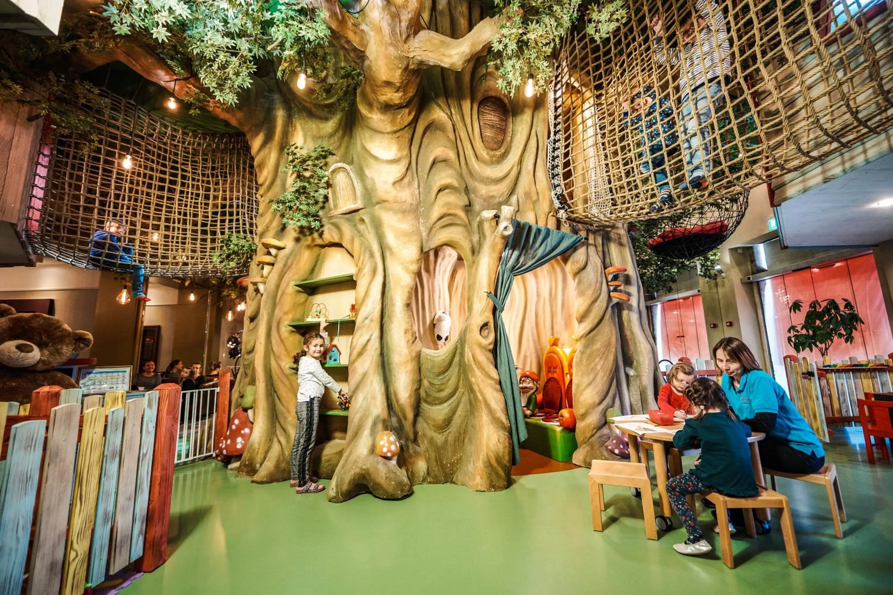 children in Märchenhotel