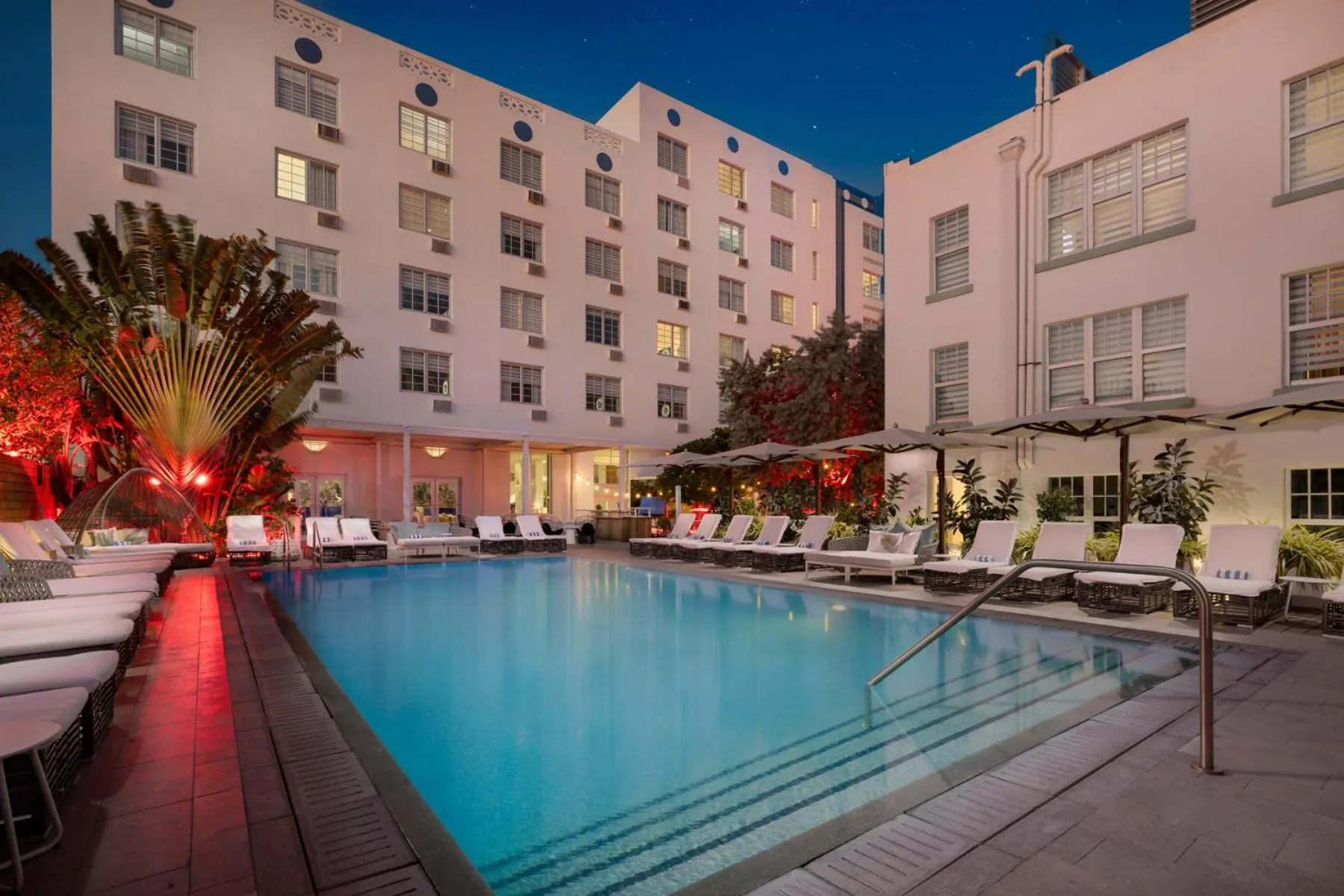 Swimming pool in Park Central South Beach
