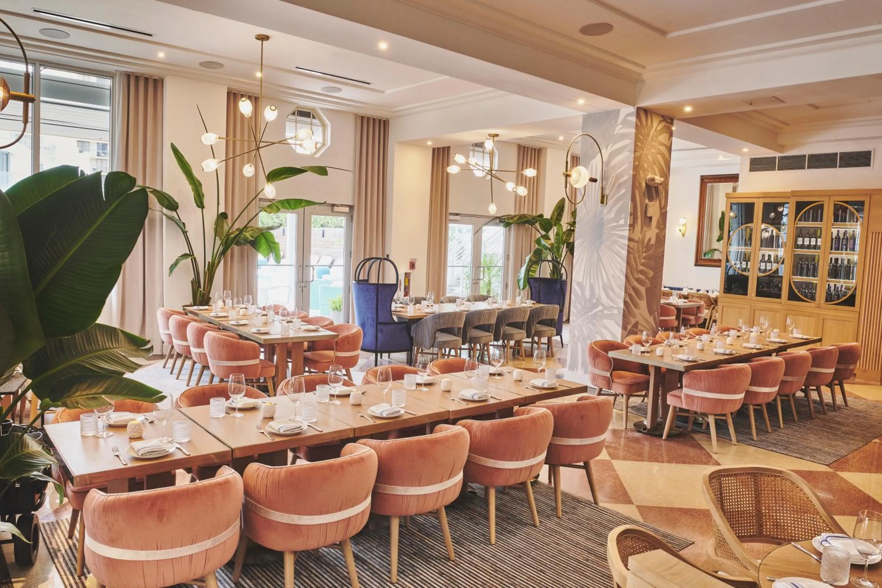 Restaurant/places to eat in Park Central South Beach