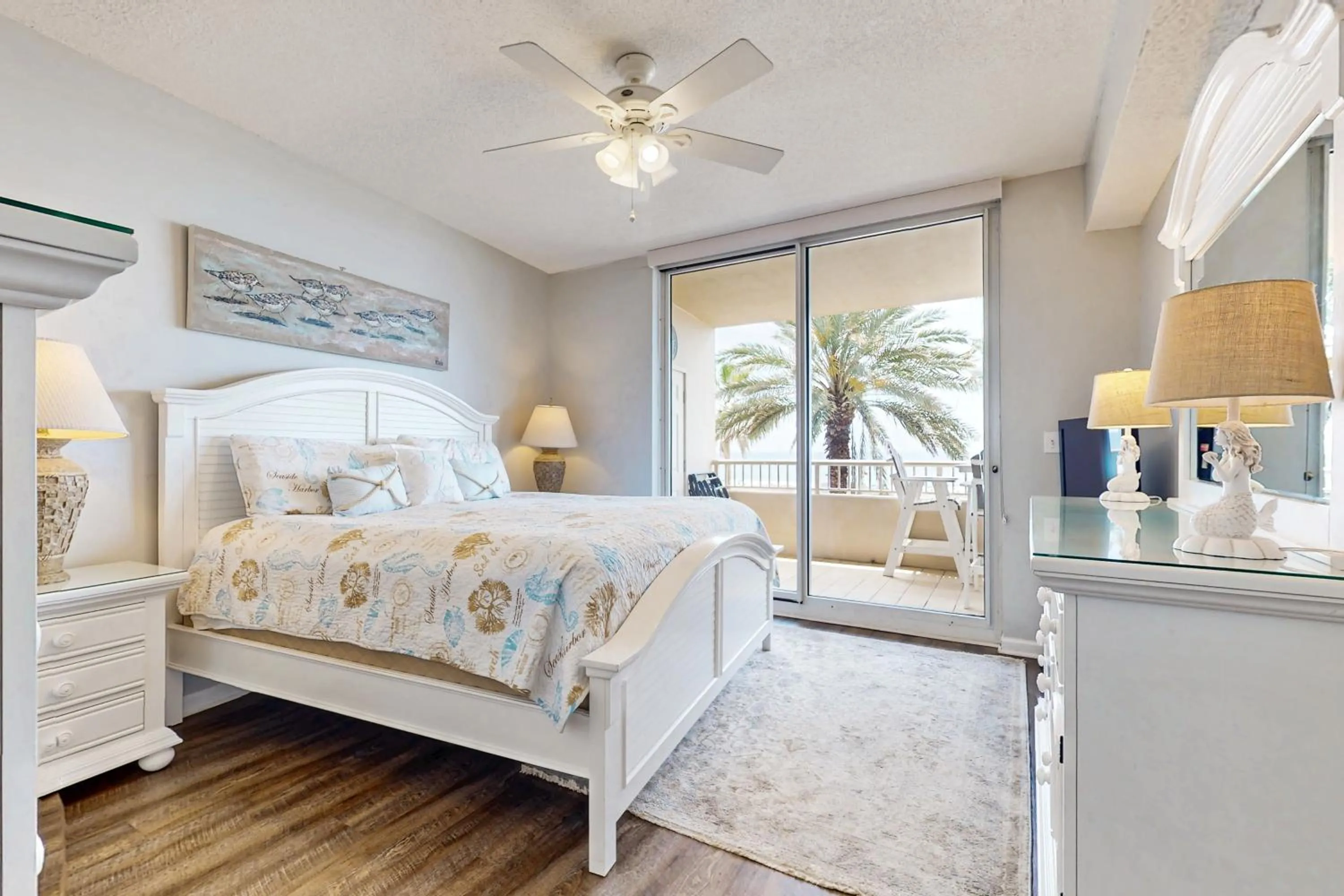 Bed in The Beach Club Catalina 306