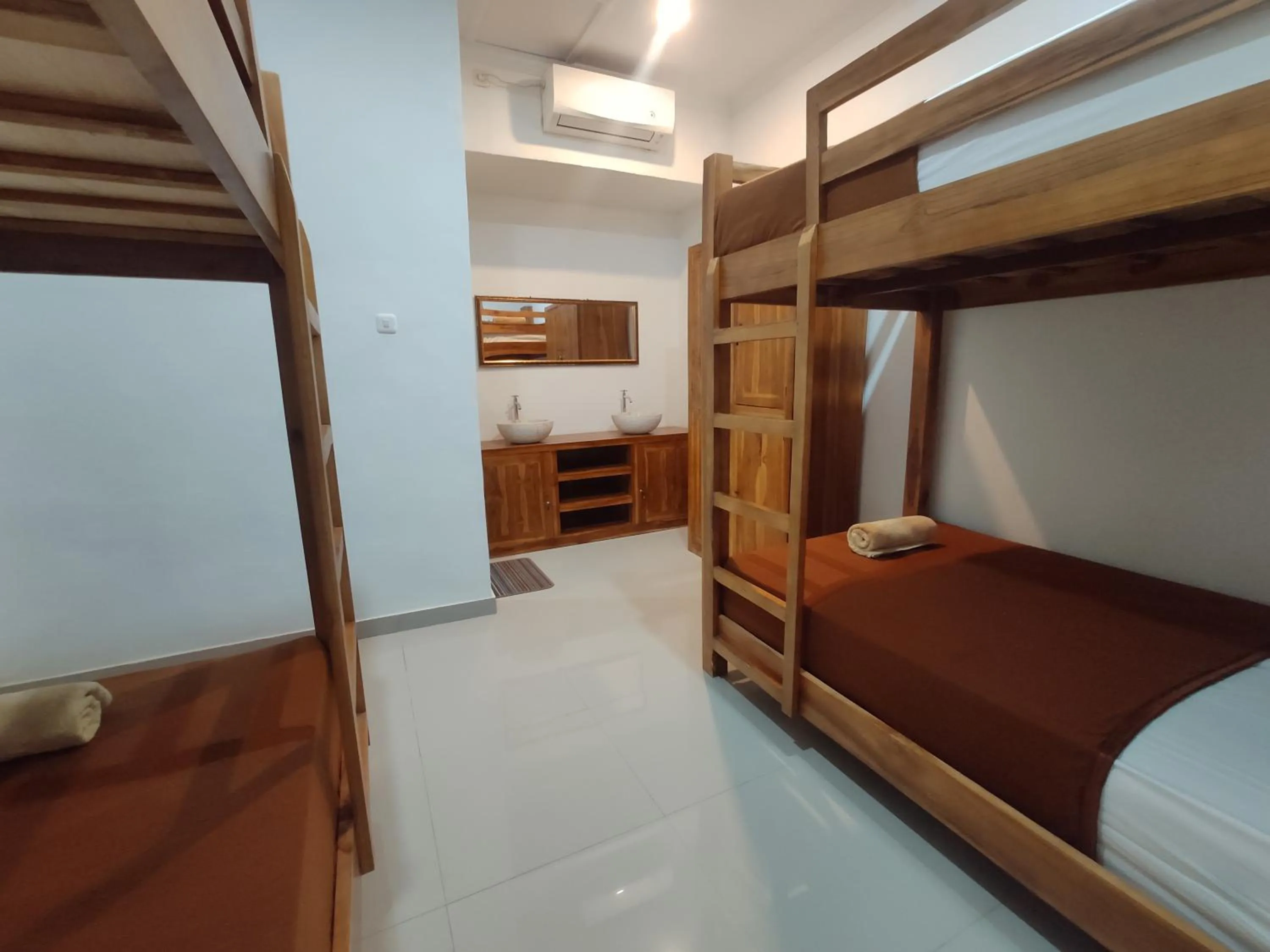 bunk bed, Bed in Gedhong Hostel