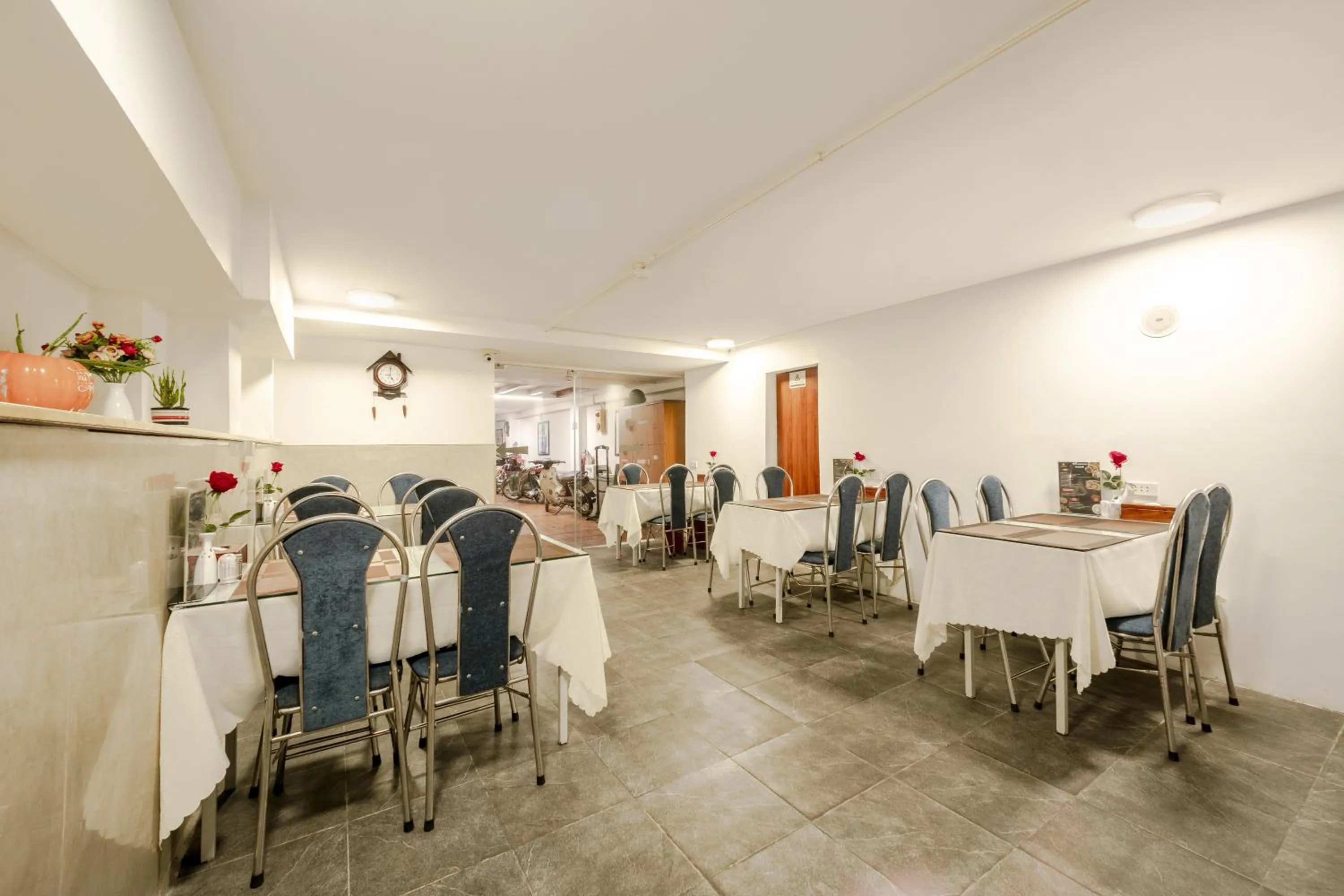 Restaurant/places to eat in A25 Hotel - 46 Châu Long