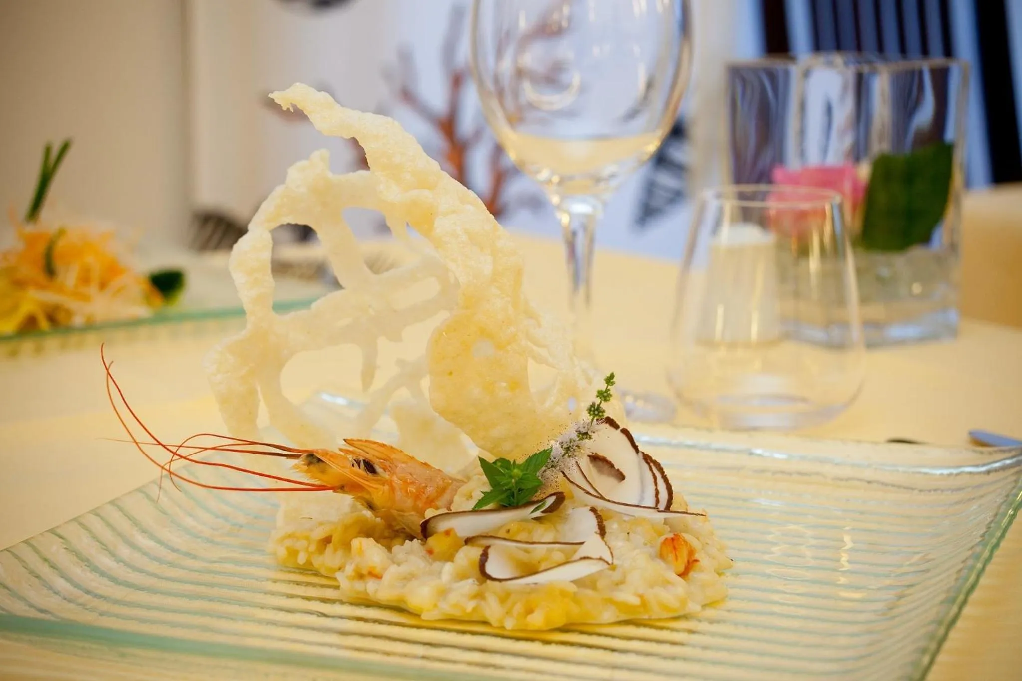 Restaurant/places to eat in Hotel Elite