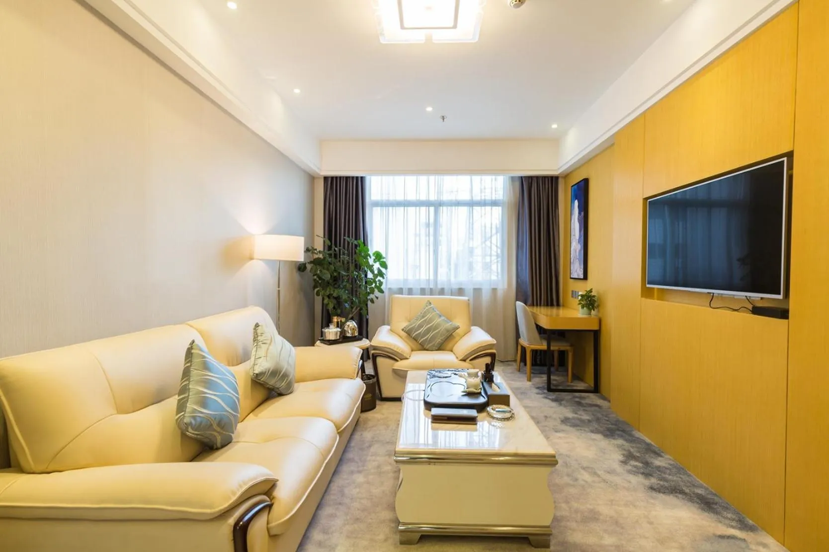 Living room in Guangzhou Seaman Hotel-Line 2 JiangNanXi Station