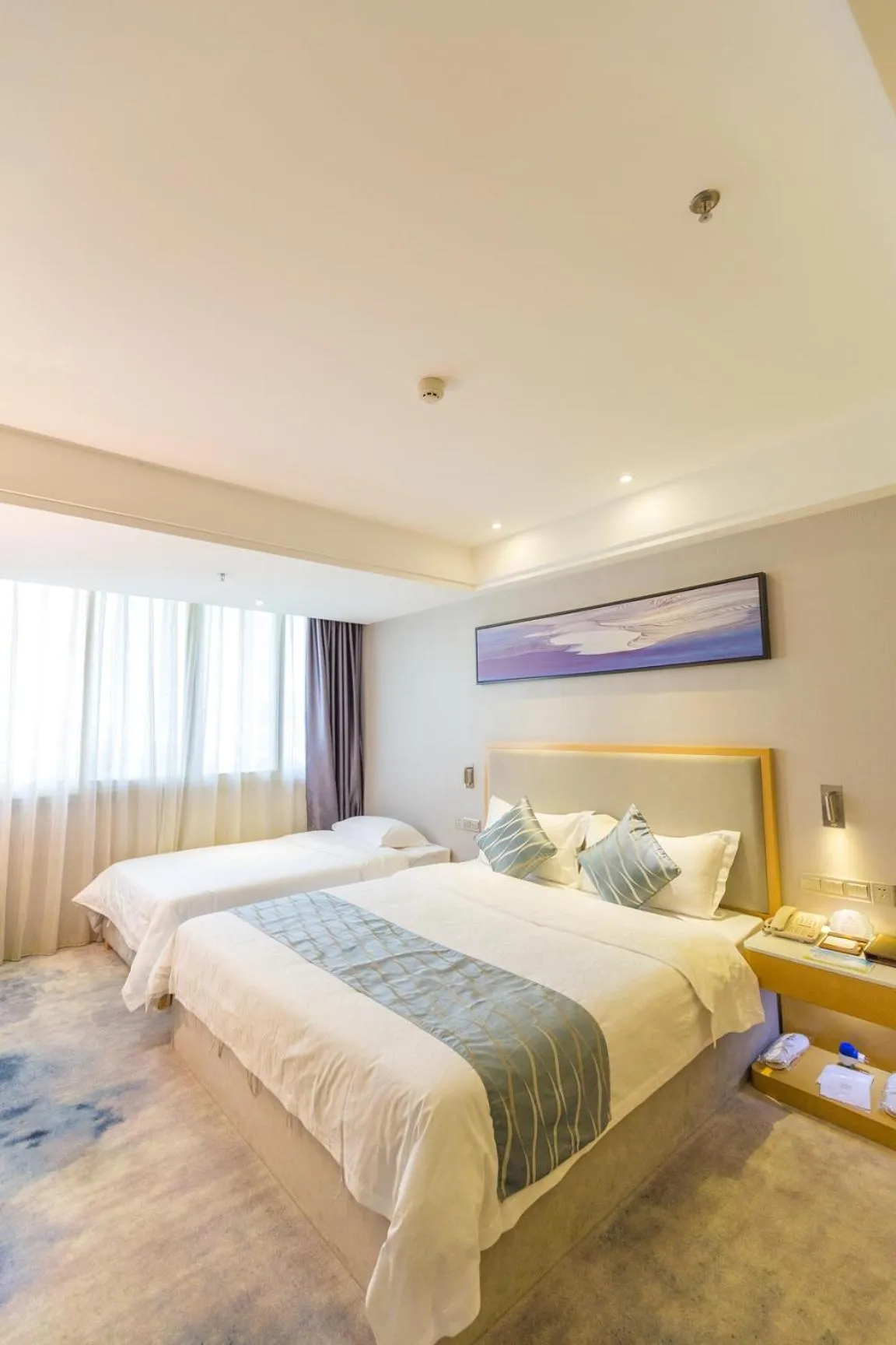 Bed in Guangzhou Seaman Hotel-Line 2 JiangNanXi Station