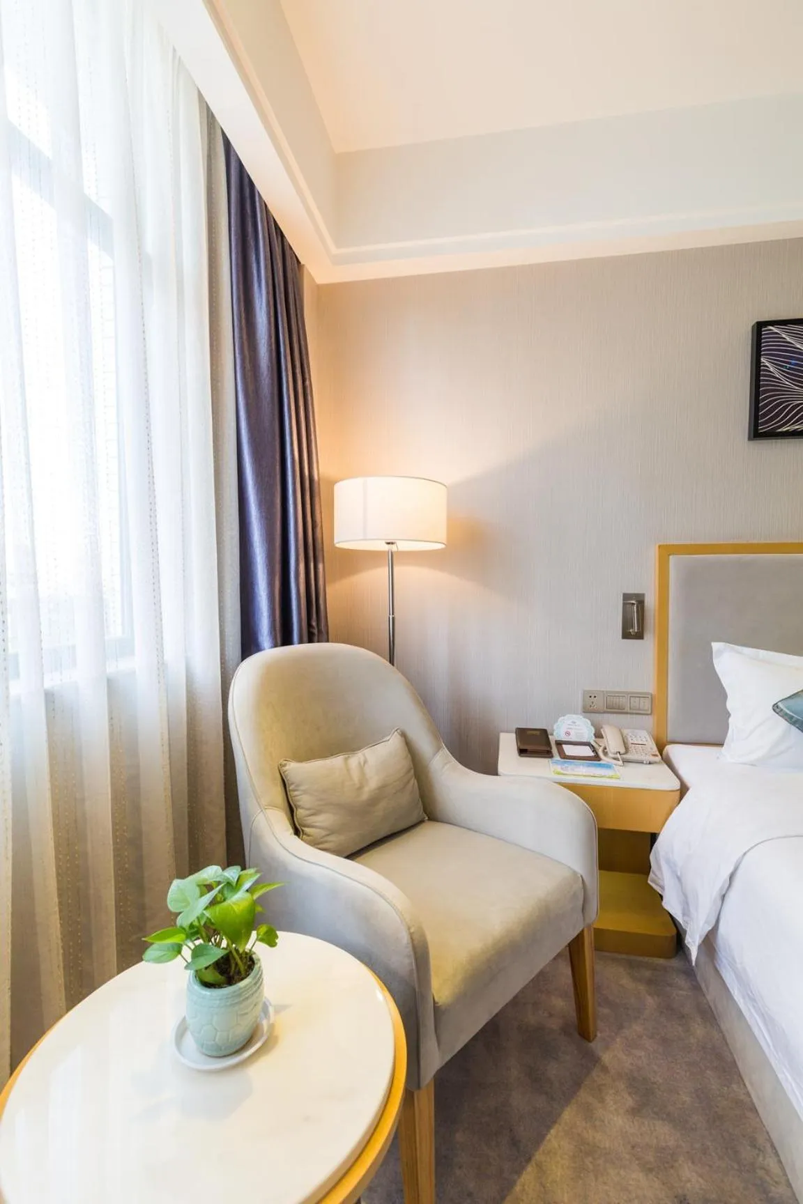 Seating area, Bed in Guangzhou Seaman Hotel-Line 2 JiangNanXi Station