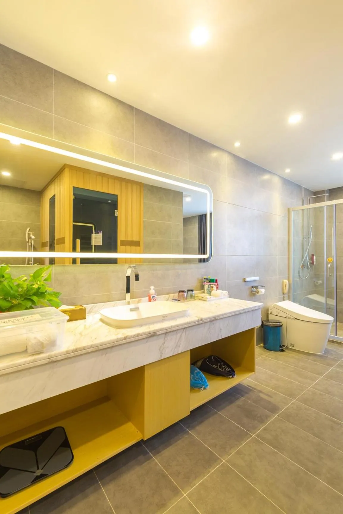 Toilet in Guangzhou Seaman Hotel-Line 2 JiangNanXi Station