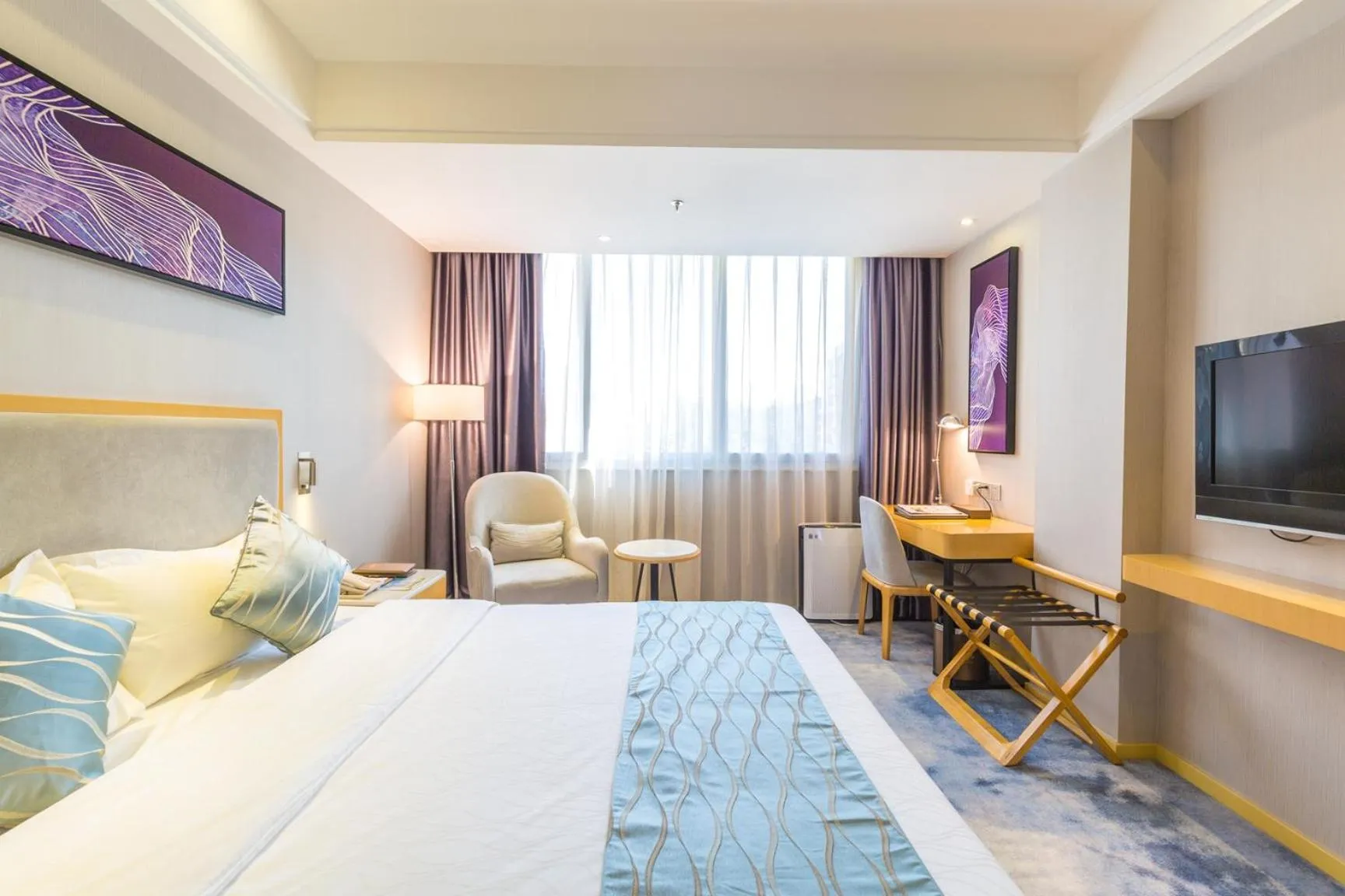 Photo of the whole room, Bed in Guangzhou Seaman Hotel-Line 2 JiangNanXi Station