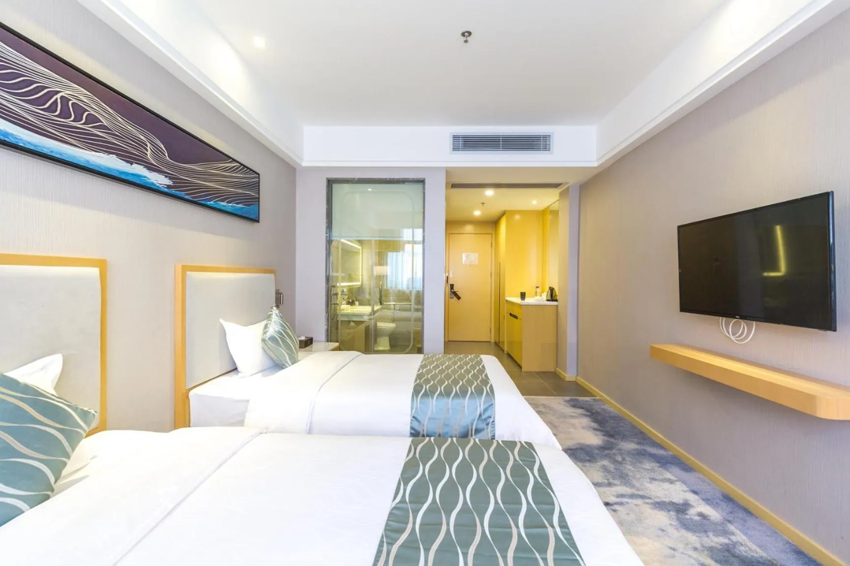 Photo of the whole room, Bed in Guangzhou Seaman Hotel-Line 2 JiangNanXi Station