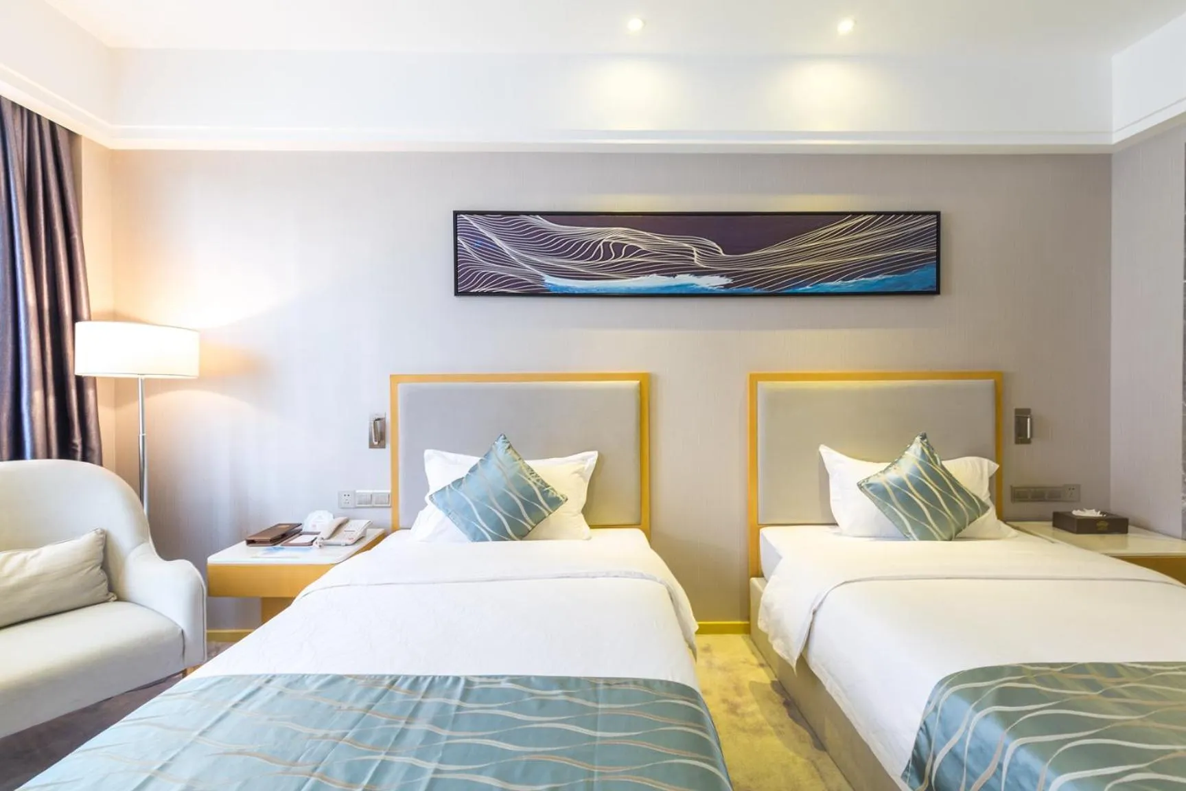 Bed in Guangzhou Seaman Hotel-Line 2 JiangNanXi Station