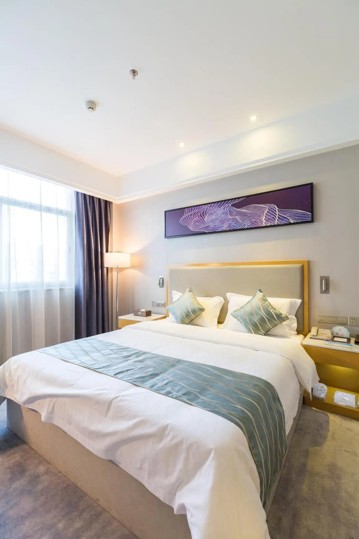 Bed in Guangzhou Seaman Hotel-Line 2 JiangNanXi Station