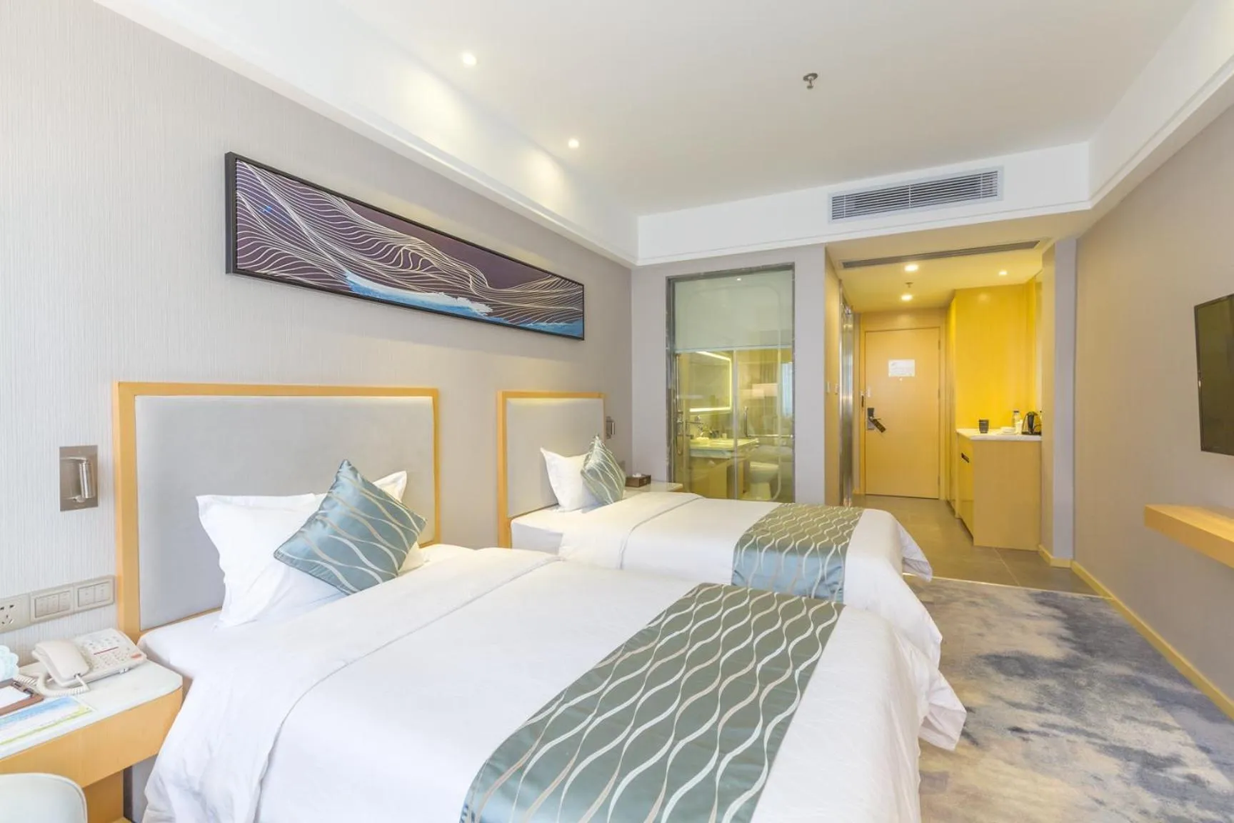 Bed in Guangzhou Seaman Hotel-Line 2 JiangNanXi Station