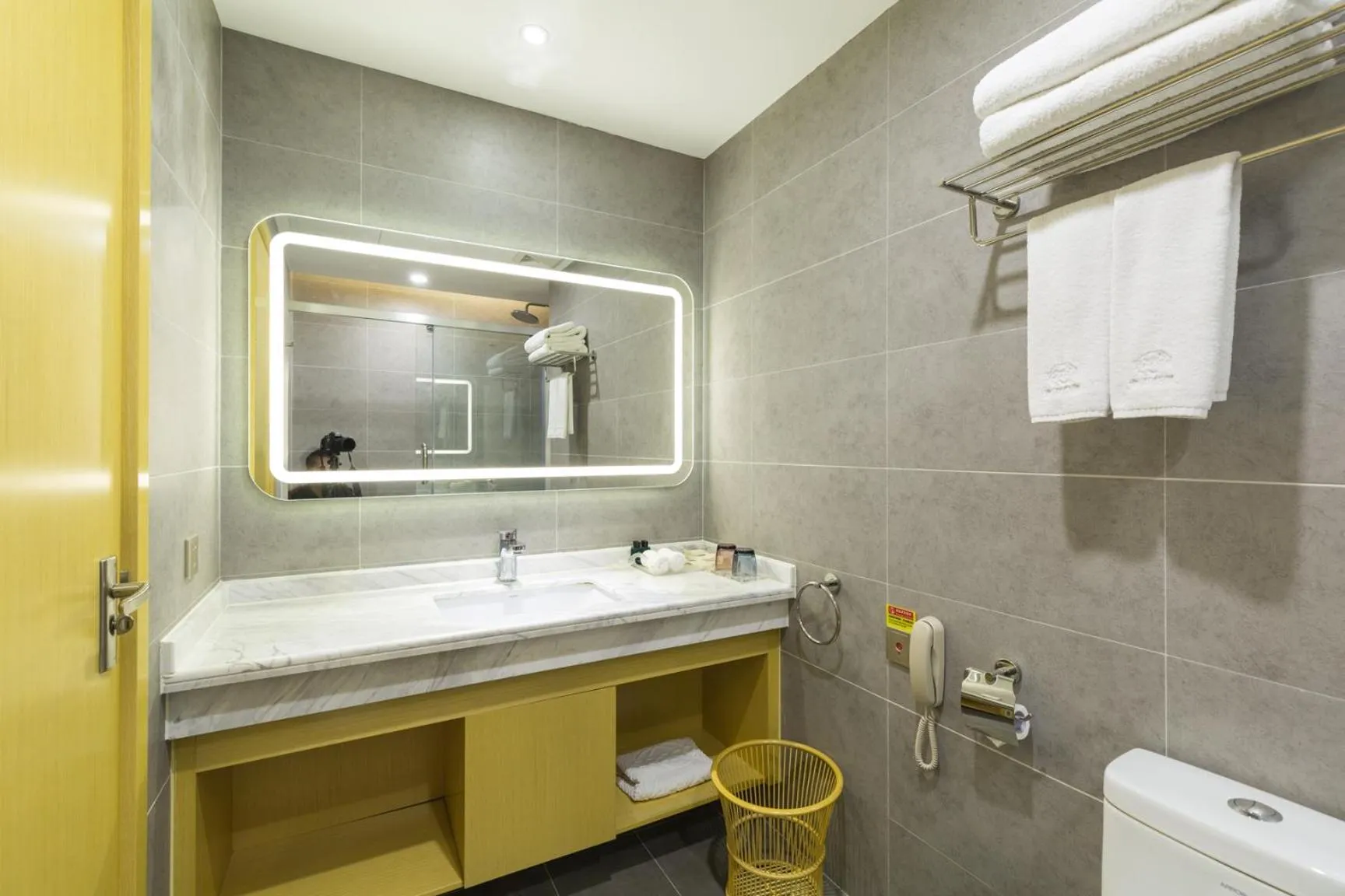 Toilet in Guangzhou Seaman Hotel-Line 2 JiangNanXi Station