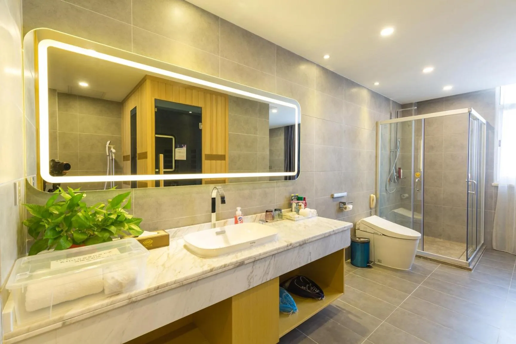 Toilet in Guangzhou Seaman Hotel-Line 2 JiangNanXi Station