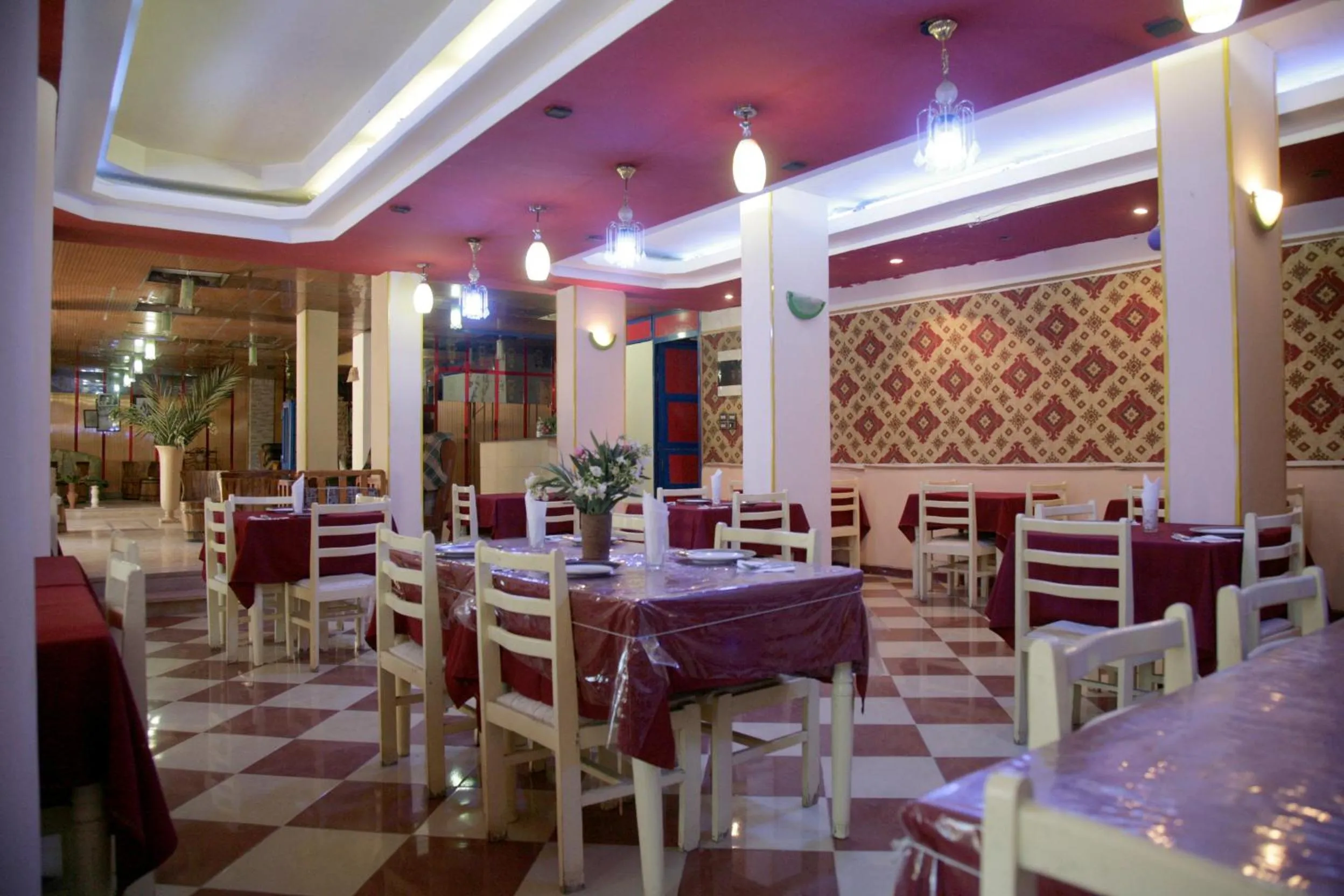 Restaurant/places to eat in Pharaohs Hotel