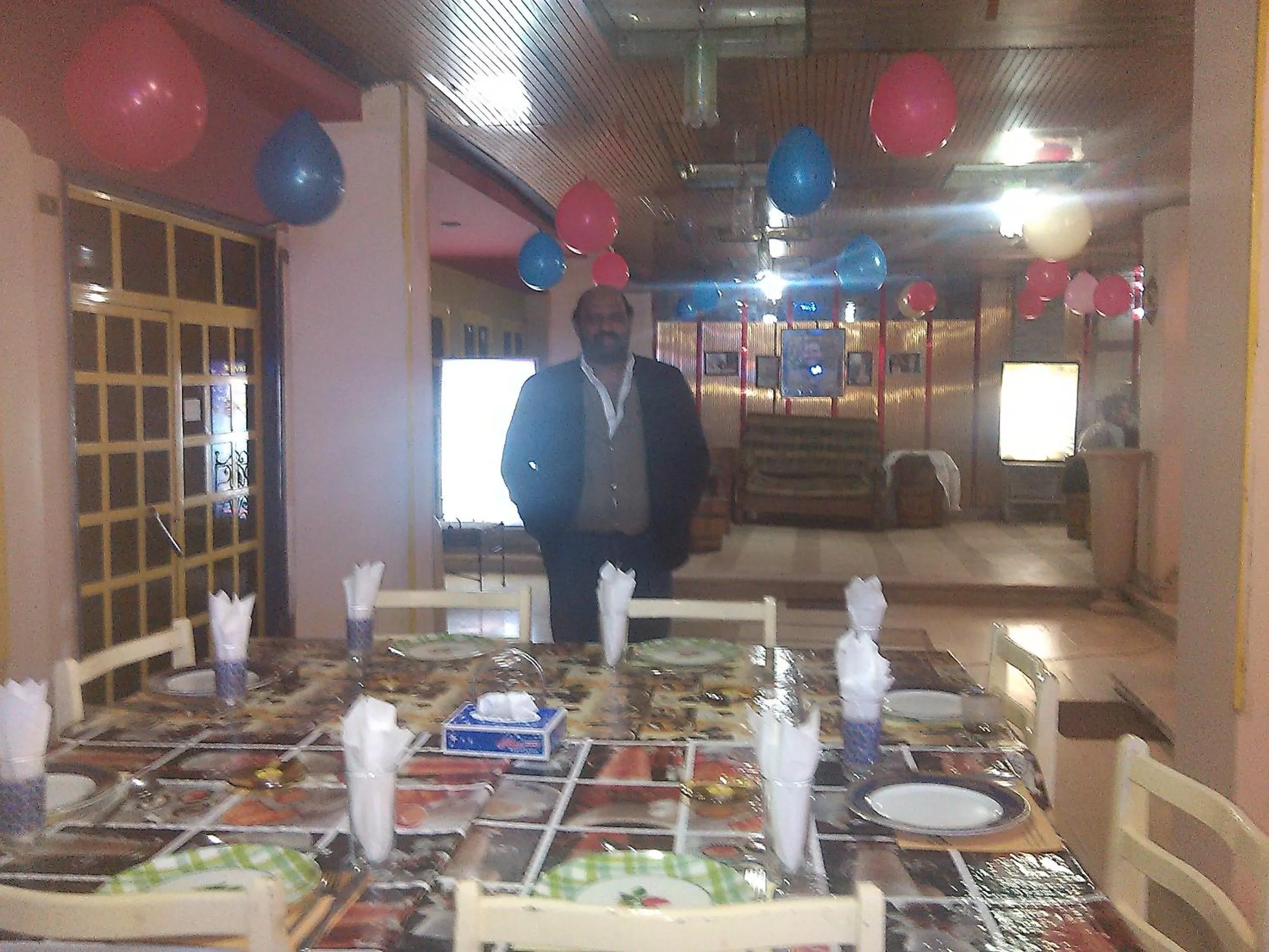 Restaurant/places to eat in Pharaohs Hotel