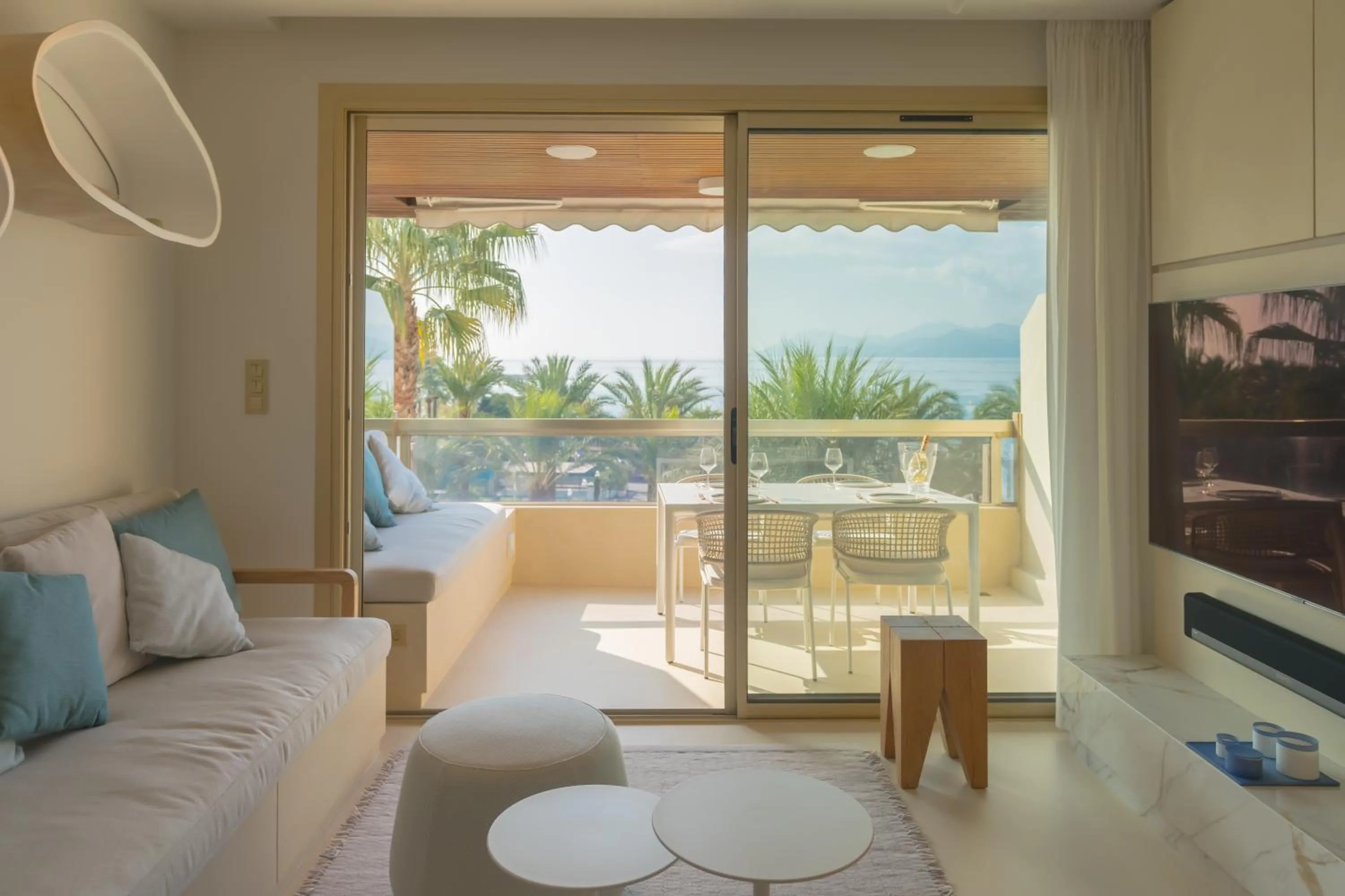 Blvd De La Croisette 82A, Cannes, La Réale