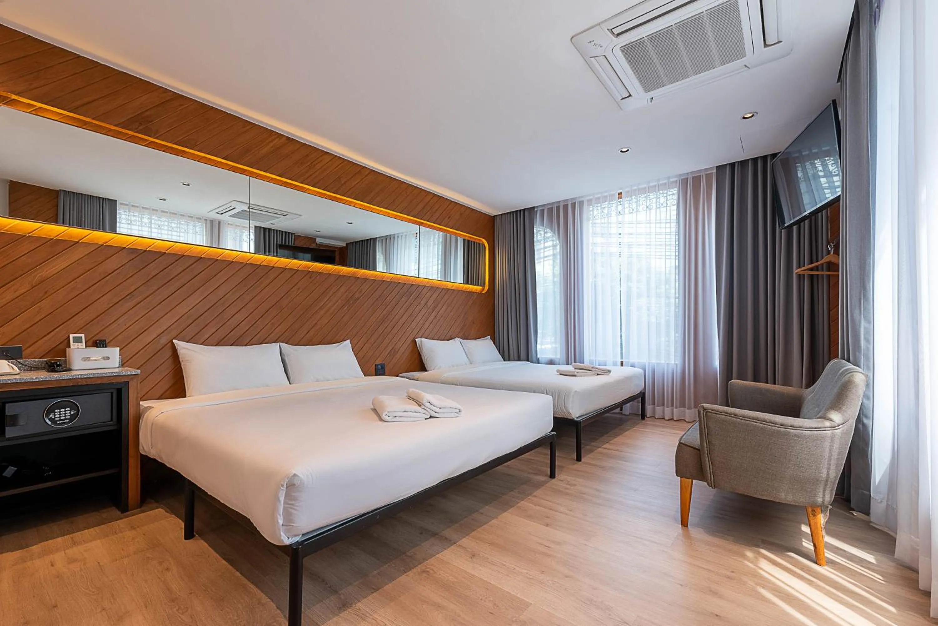 Photo of the whole room, Bed in Boxpackers Pratunam