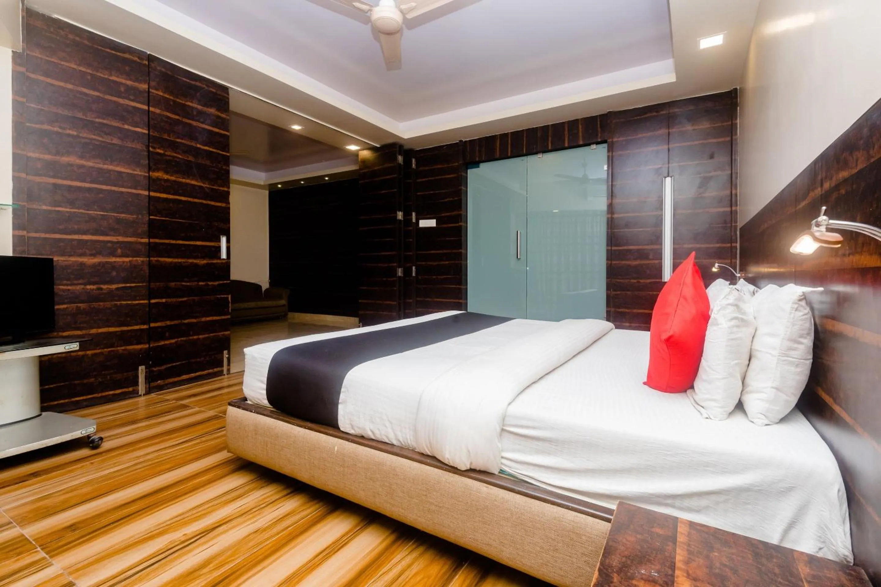 Lobby or reception, Bed in Hotel O Sai Plaza