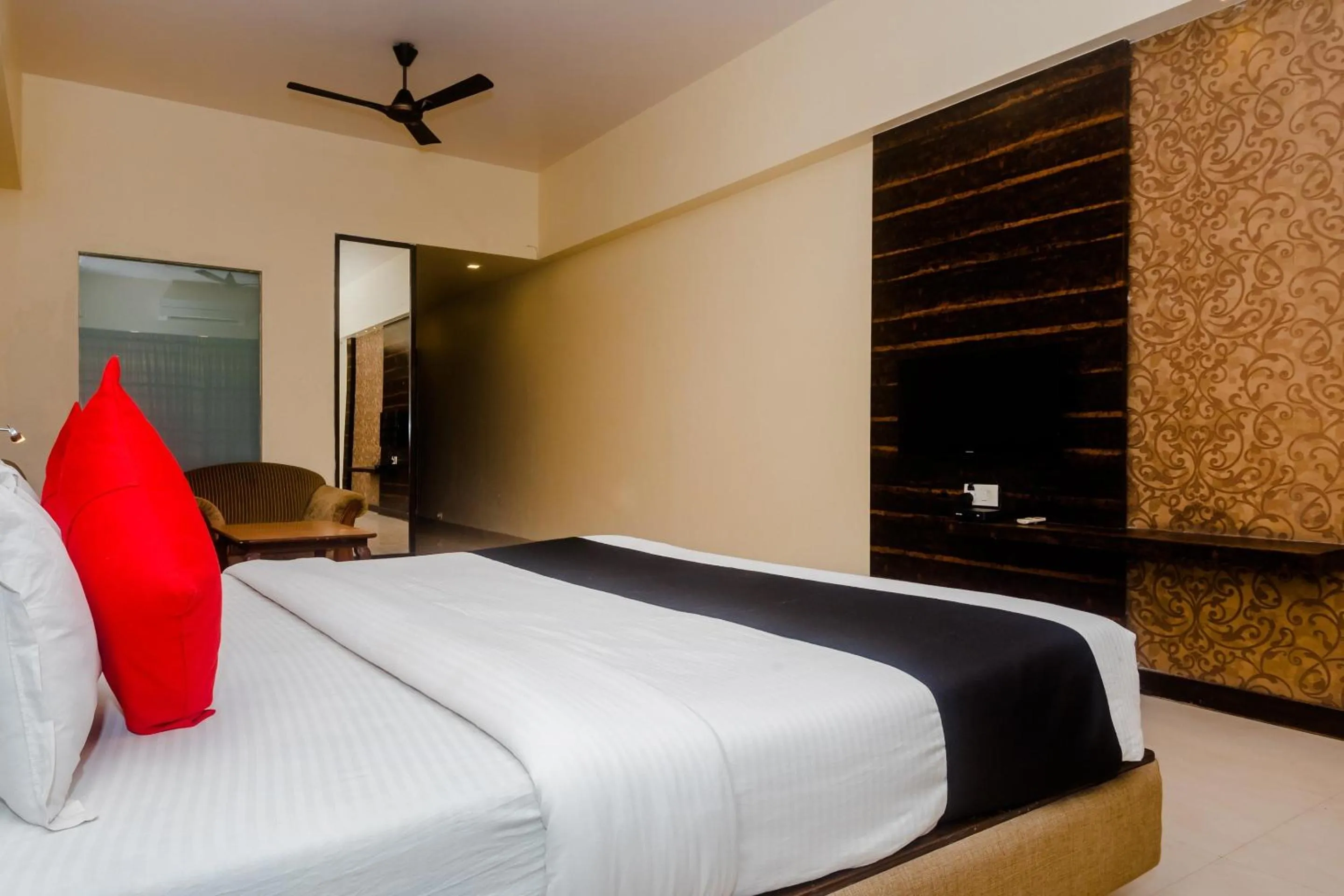 Bedroom, Bed in Hotel O Sai Plaza