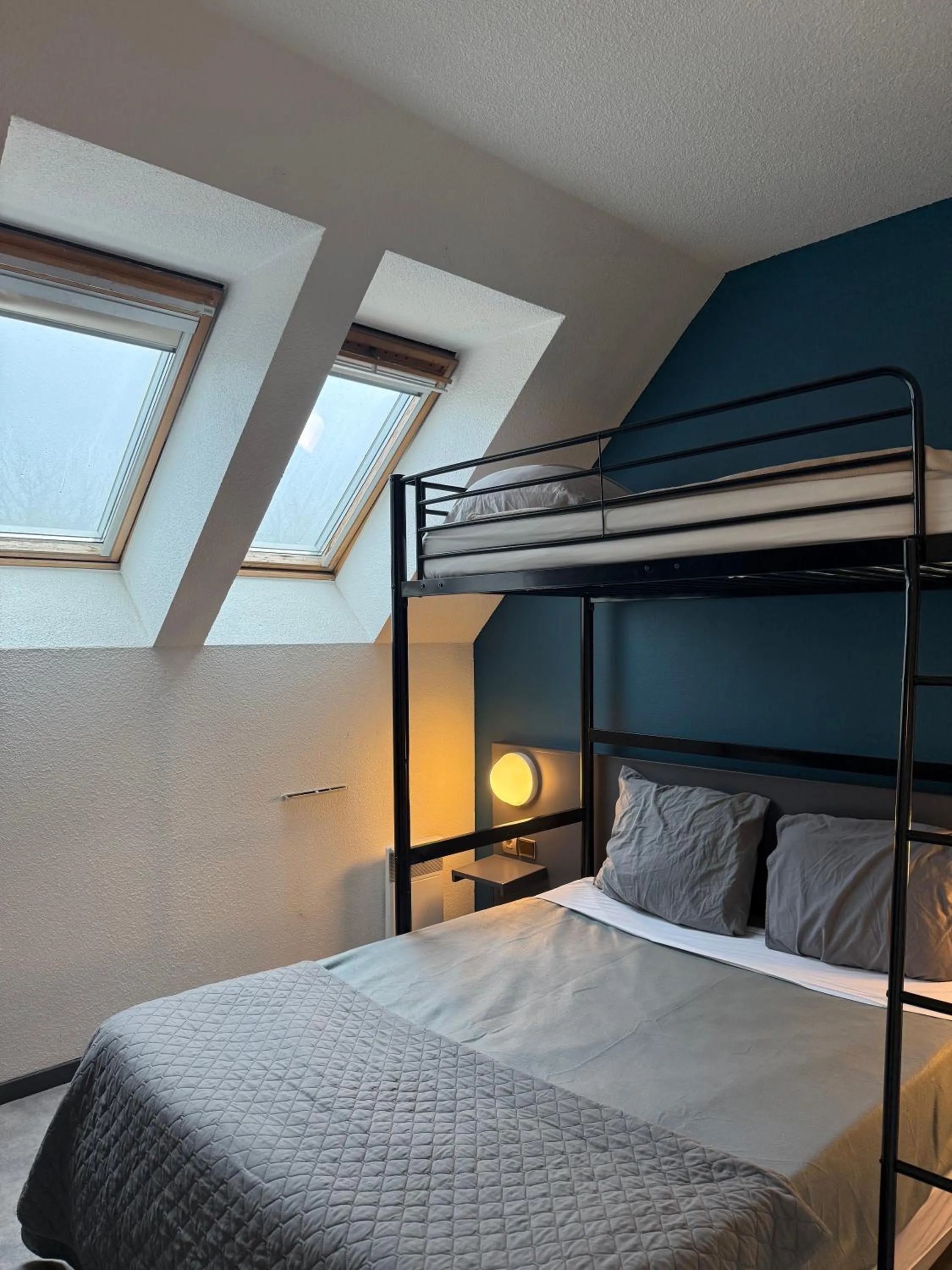 Bed in Hôtel La Nonette ASTERIX, CDG AIRPORT & PARIS CENTRE