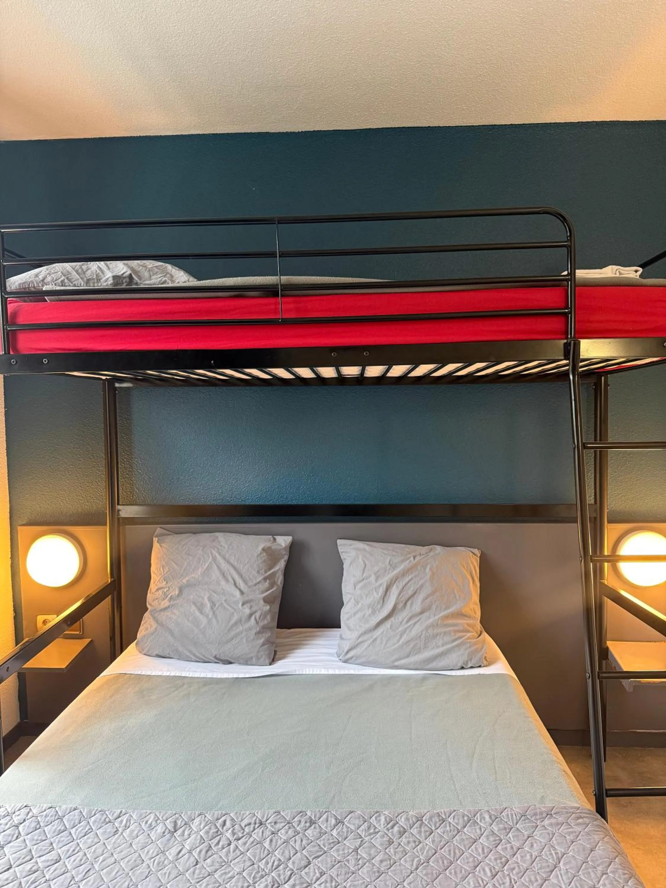 Bed in Hôtel La Nonette ASTERIX, CDG AIRPORT & PARIS CENTRE