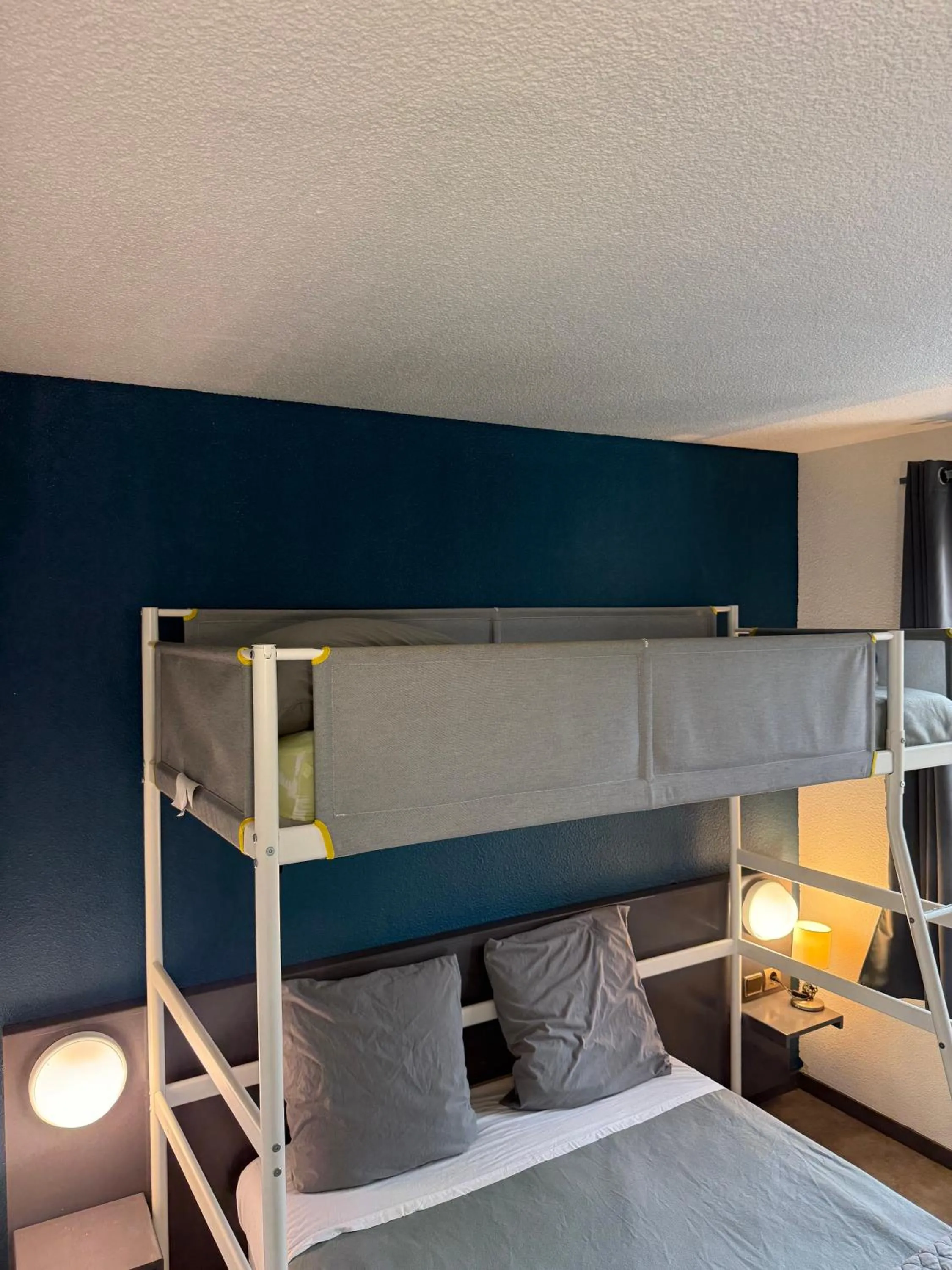 Bed in Hôtel La Nonette ASTERIX, CDG AIRPORT & PARIS CENTRE