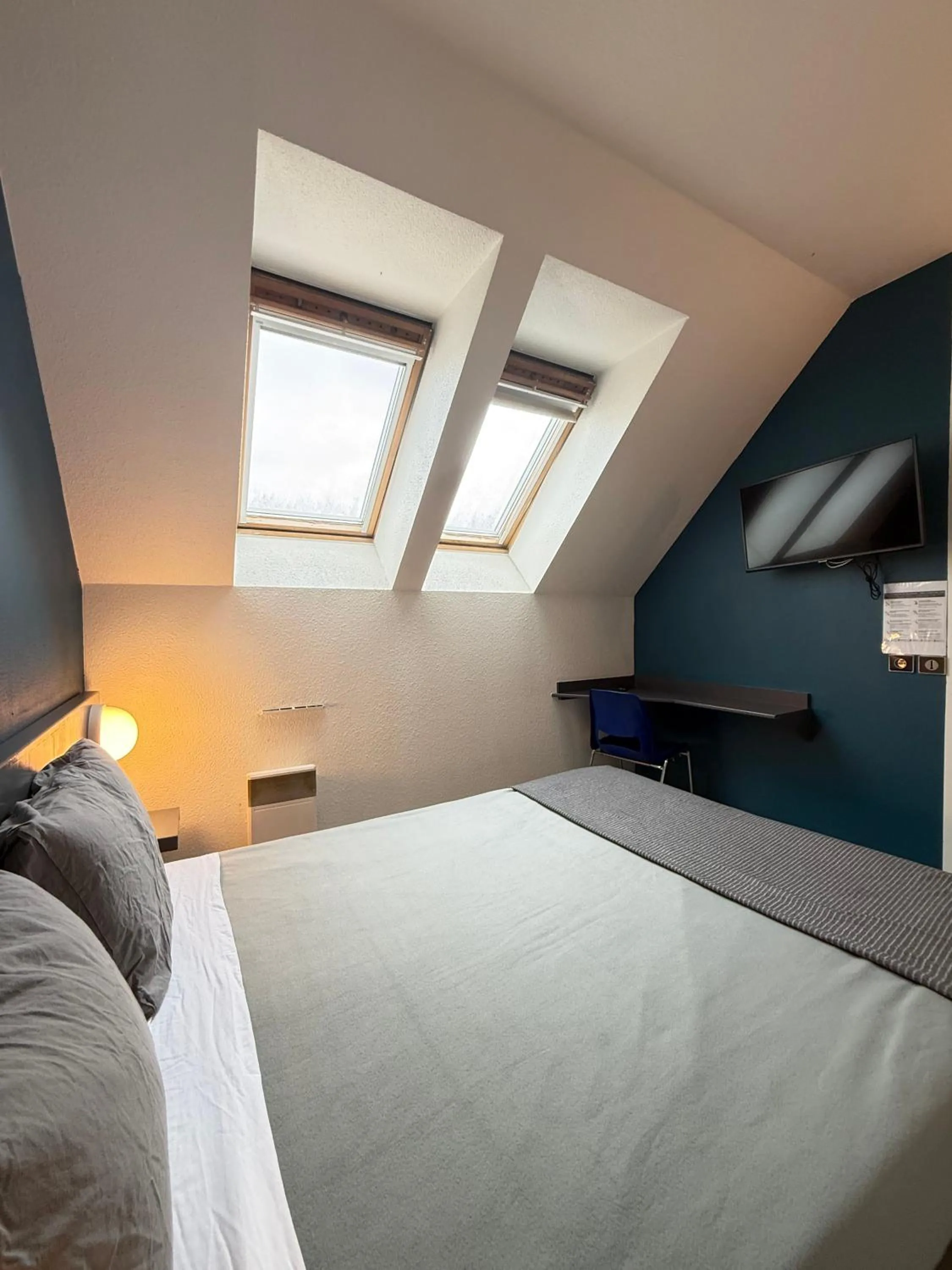 Bed in Hôtel La Nonette ASTERIX, CDG AIRPORT & PARIS CENTRE