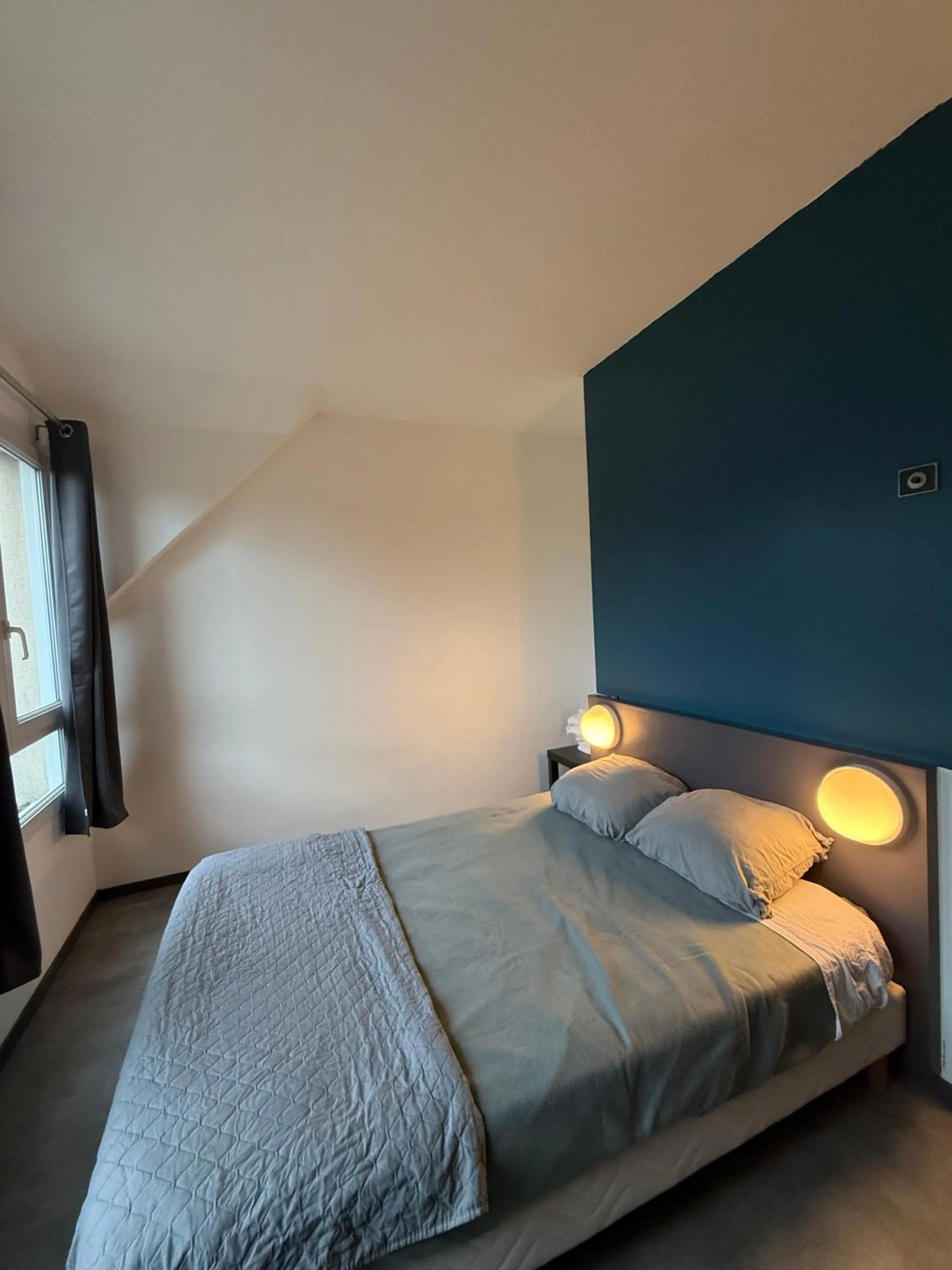 Bed in Hôtel La Nonette ASTERIX, CDG AIRPORT & PARIS CENTRE