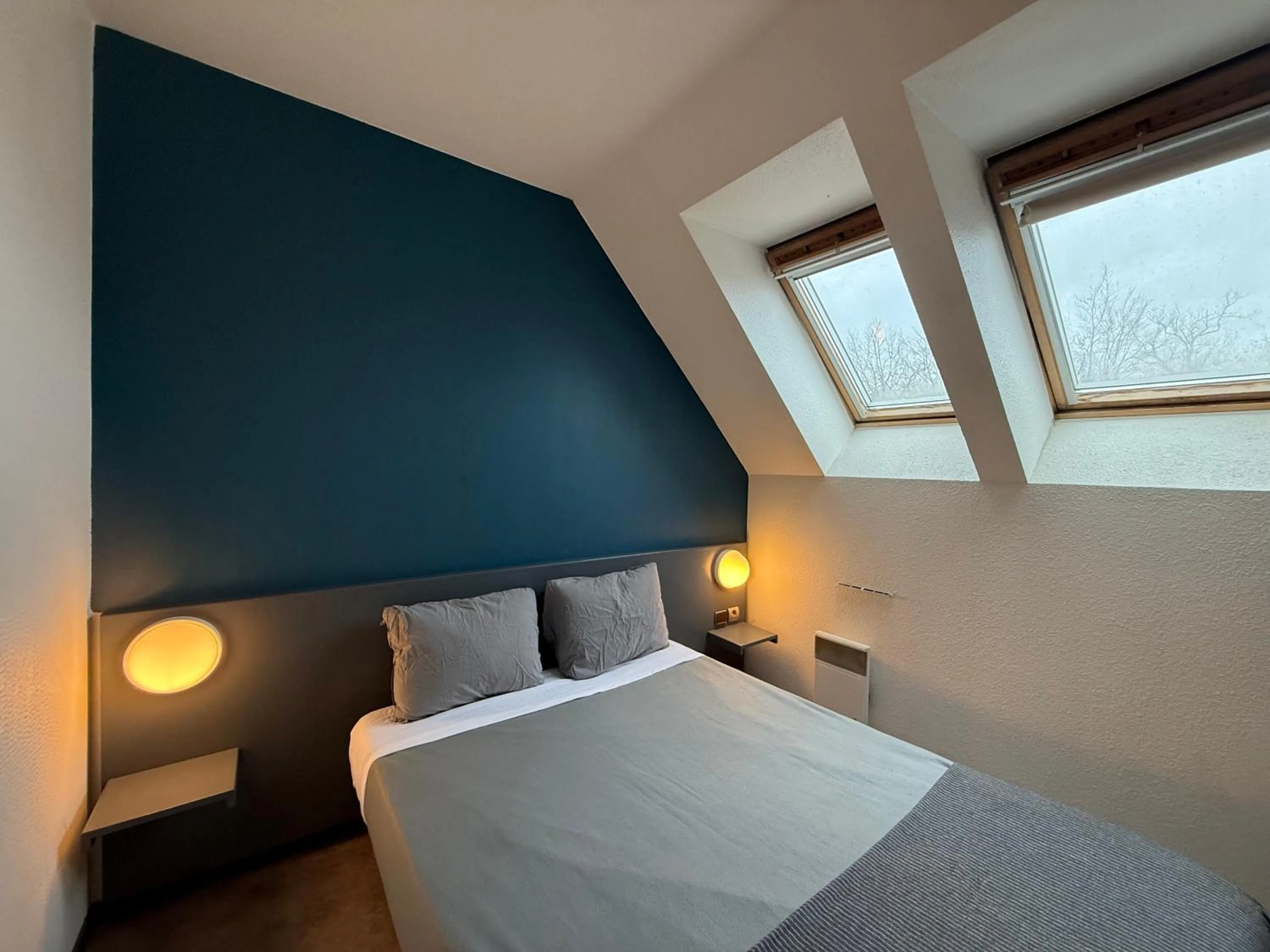 Bed in Hôtel La Nonette ASTERIX, CDG AIRPORT & PARIS CENTRE