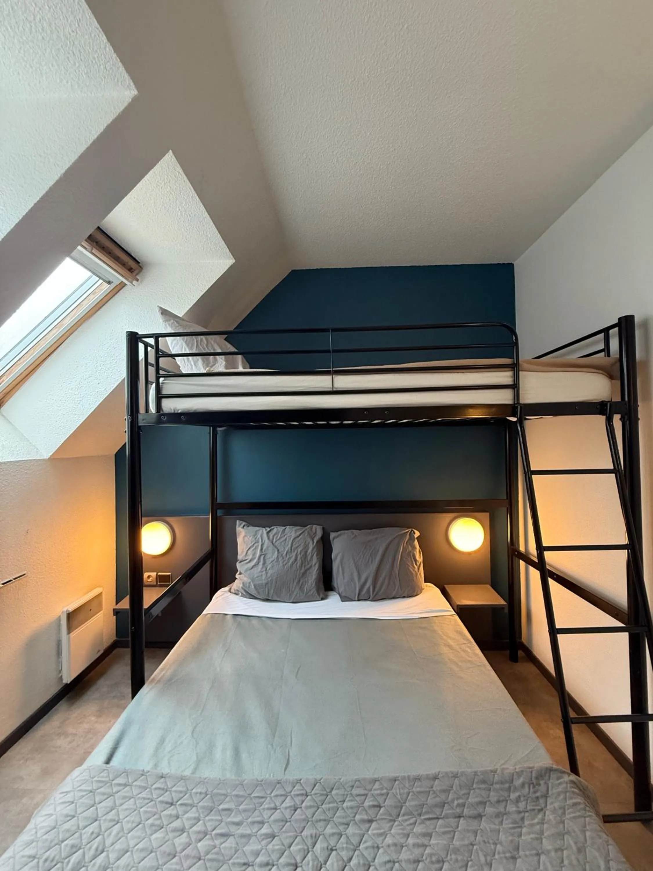 Bed in Hôtel La Nonette ASTERIX, CDG AIRPORT & PARIS CENTRE