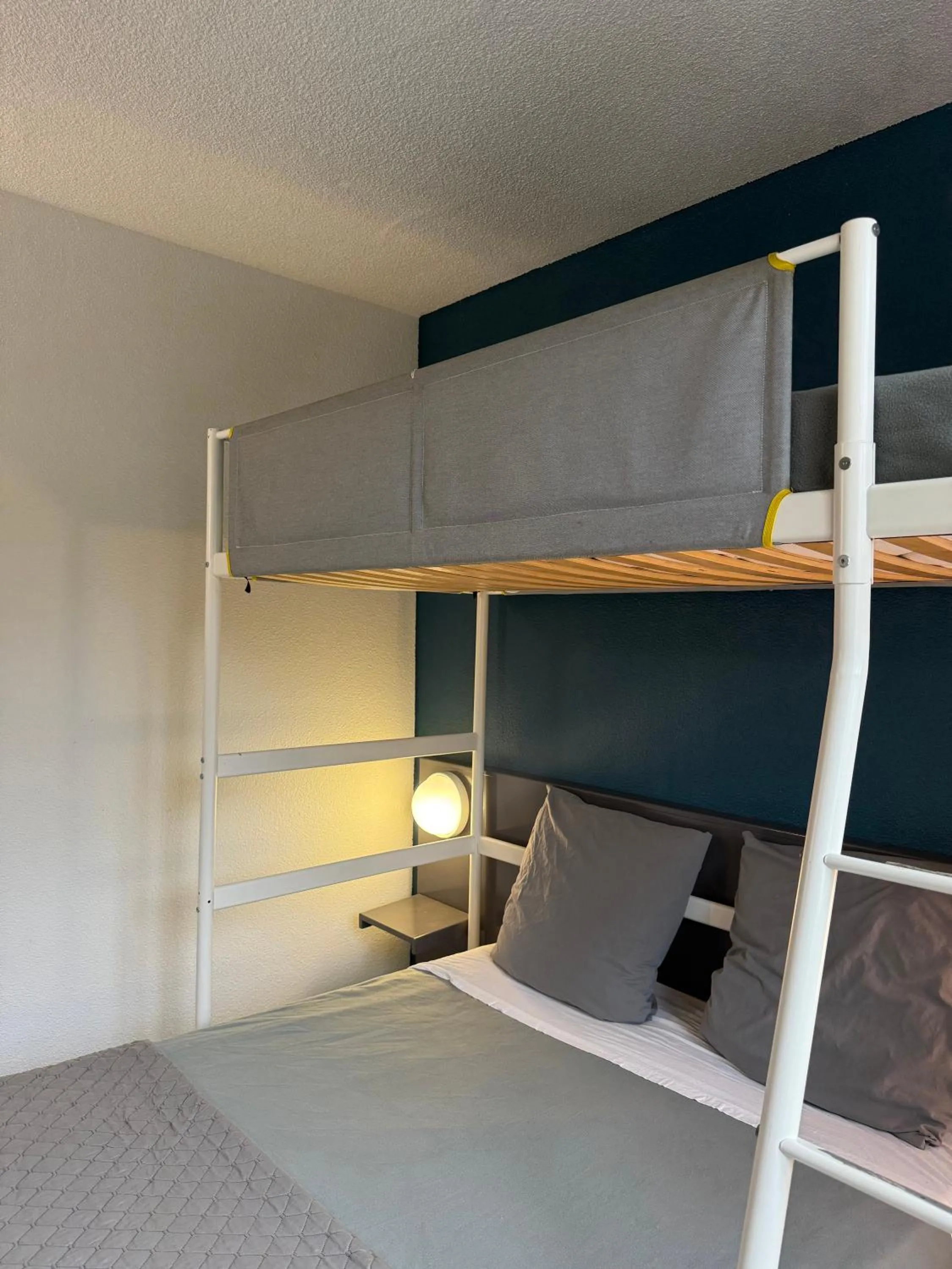 Bed in Hôtel La Nonette ASTERIX, CDG AIRPORT & PARIS CENTRE