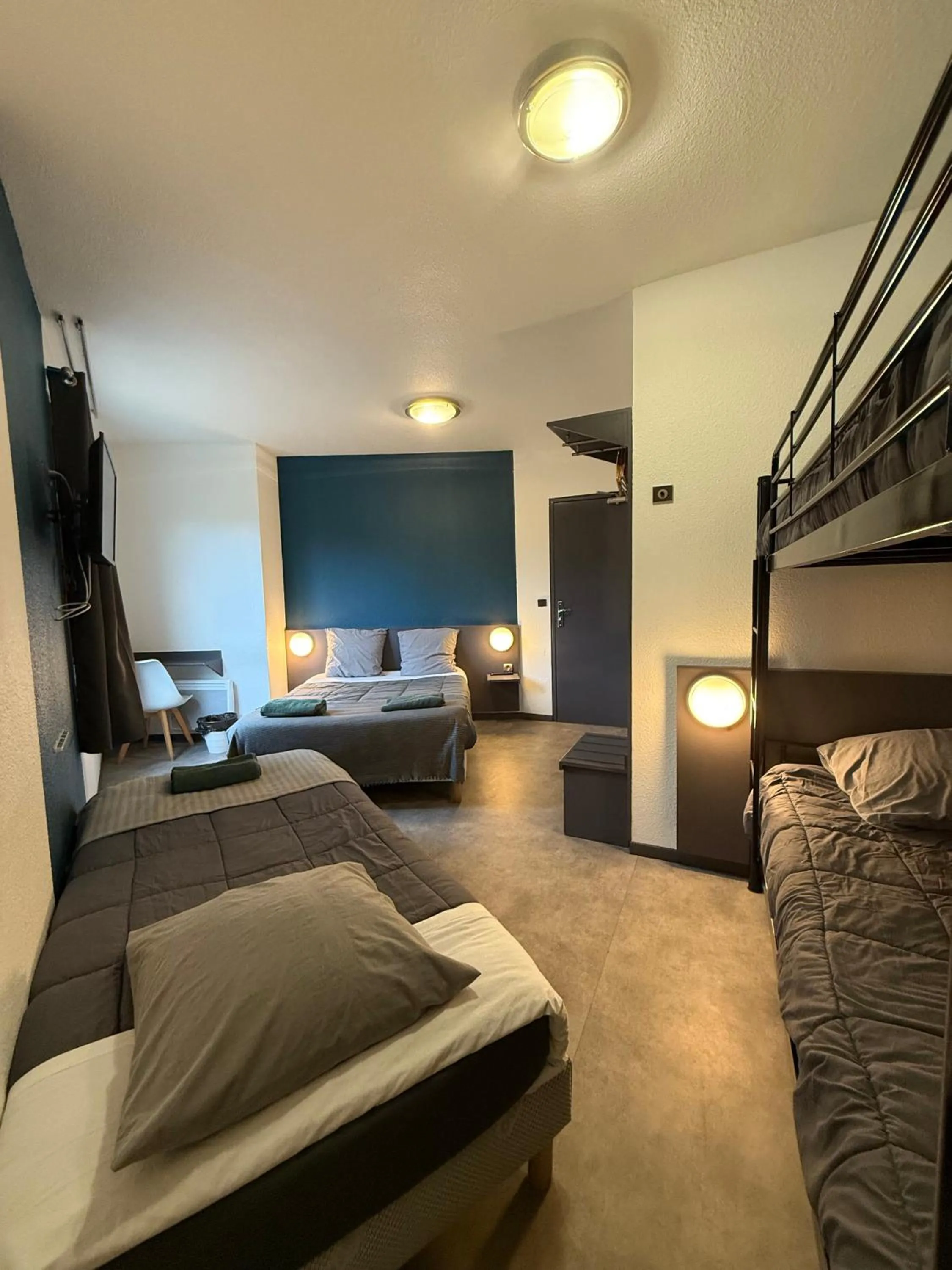 Bed in Hôtel La Nonette ASTERIX, CDG AIRPORT & PARIS CENTRE