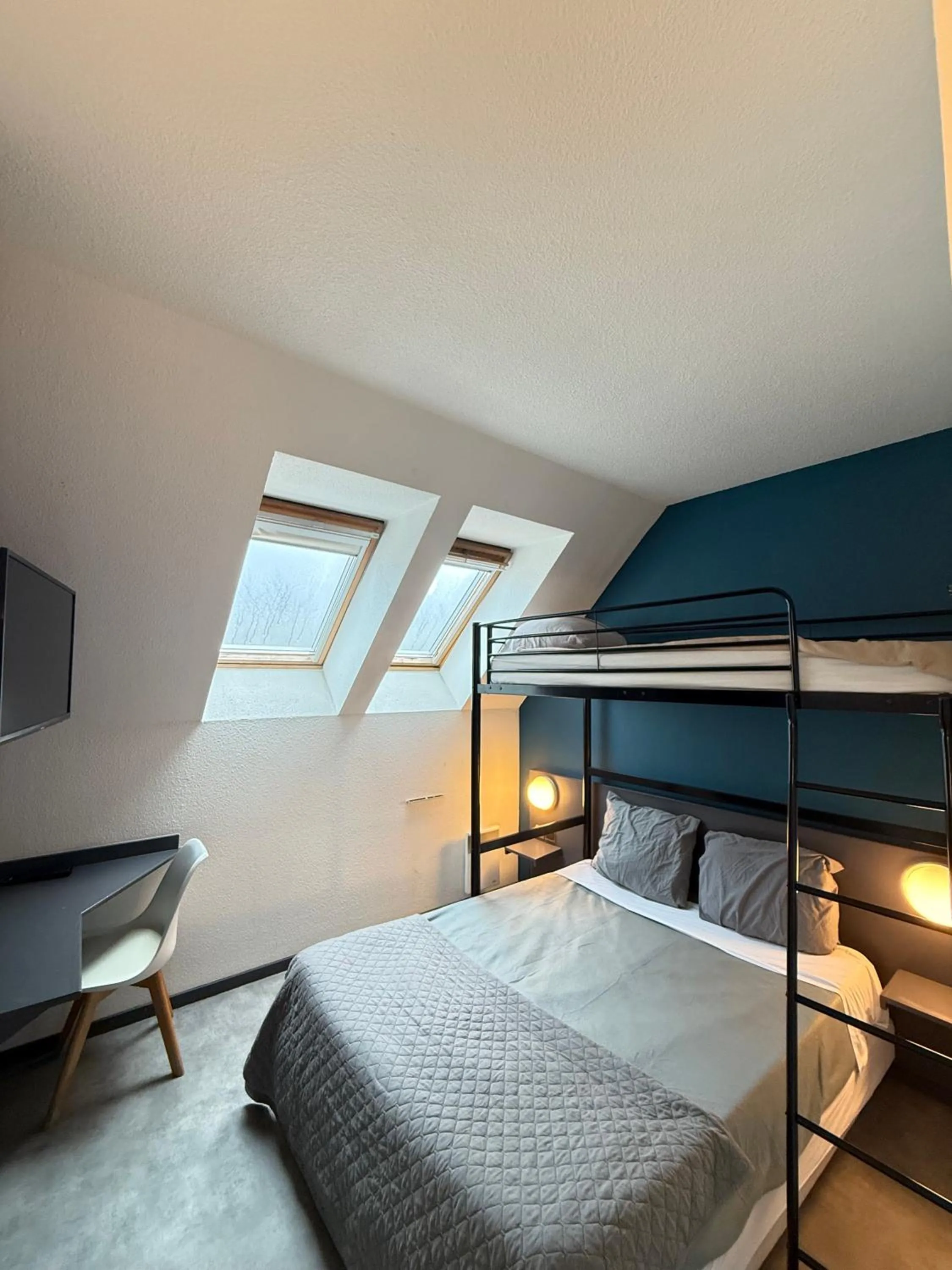 Bed in Hôtel La Nonette ASTERIX, CDG AIRPORT & PARIS CENTRE