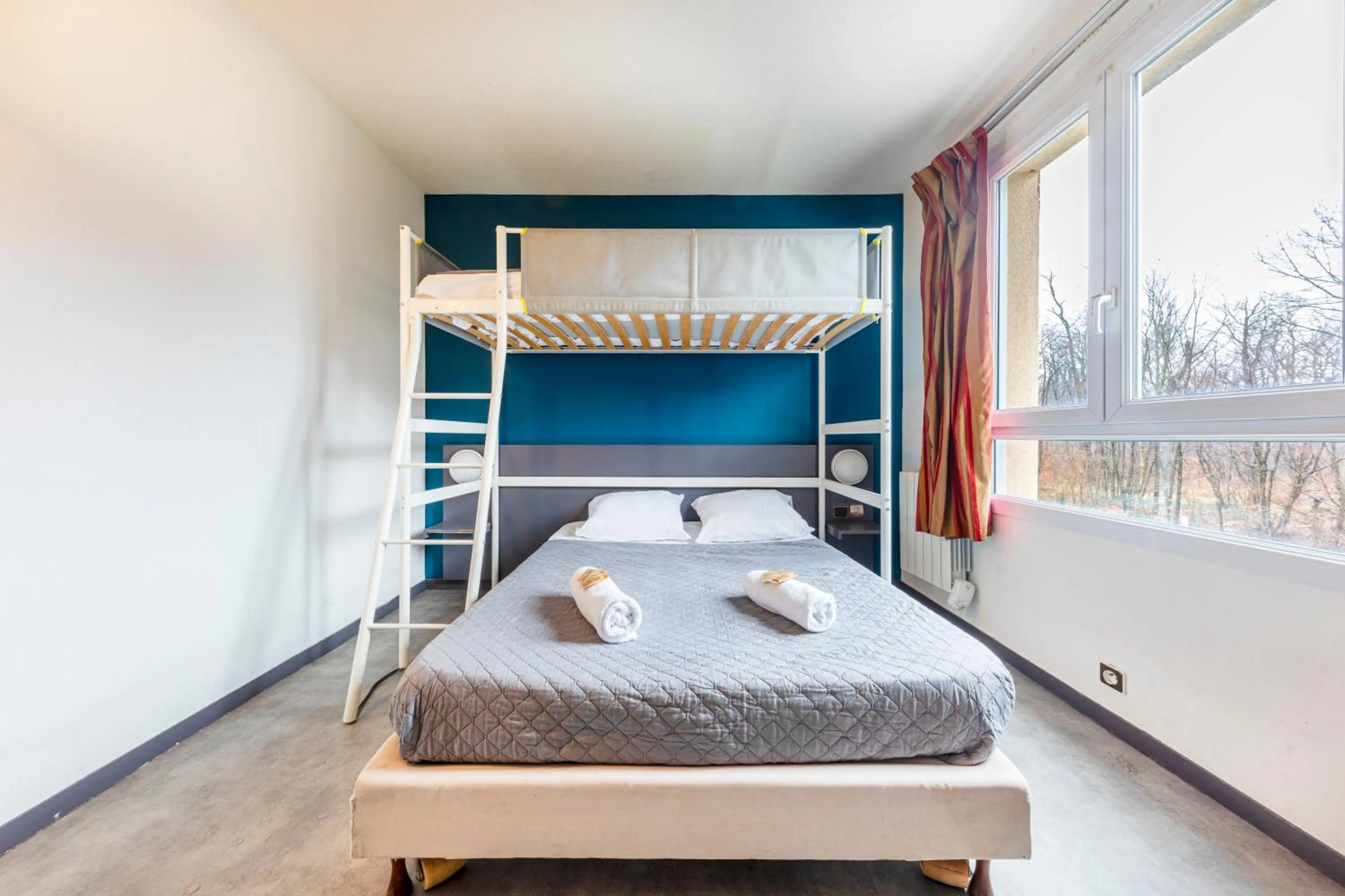 Bed in Hôtel La Nonette ASTERIX, CDG AIRPORT & PARIS CENTRE