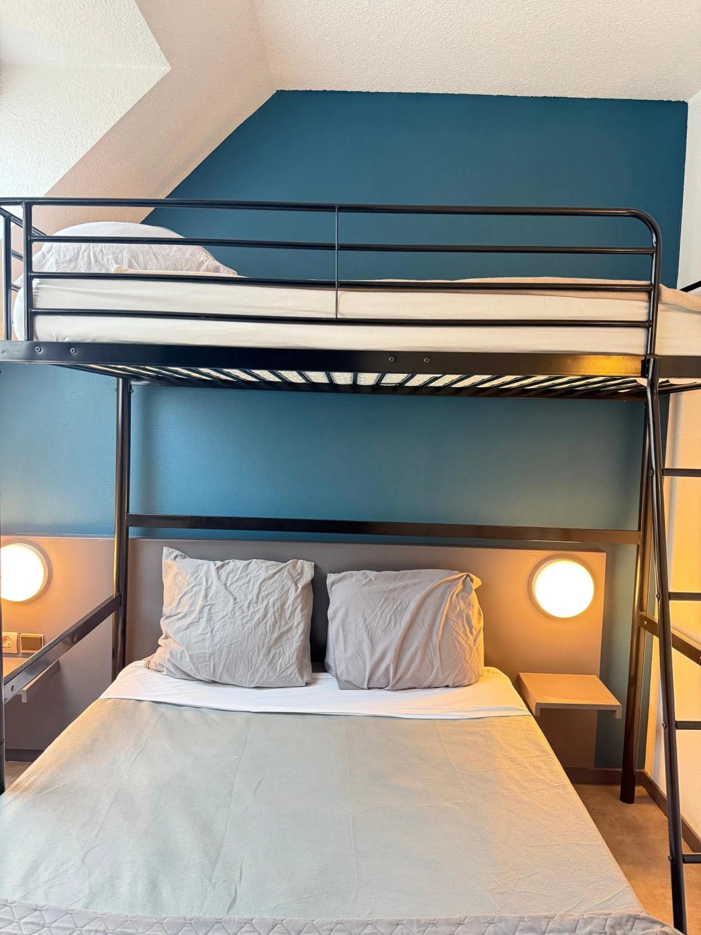 Bed in Hôtel La Nonette ASTERIX, CDG AIRPORT & PARIS CENTRE