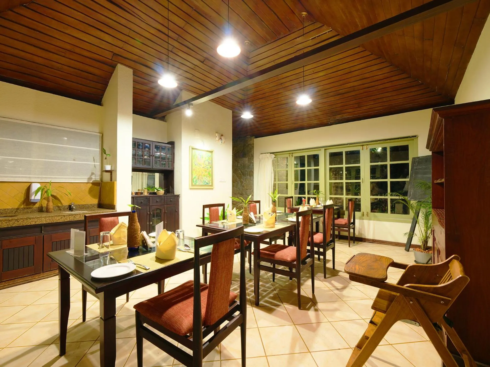 Restaurant/places to eat in Mystic Mayapott, Thekkady